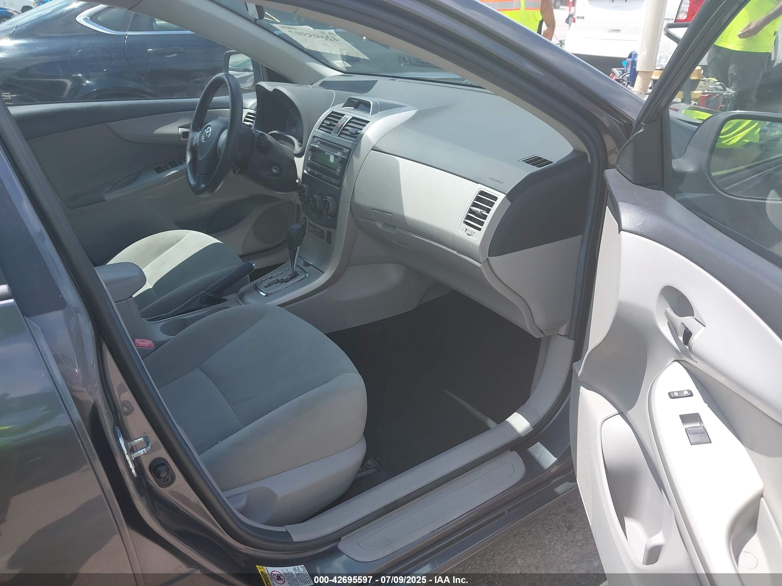 TOYOTA COROLLA image 5