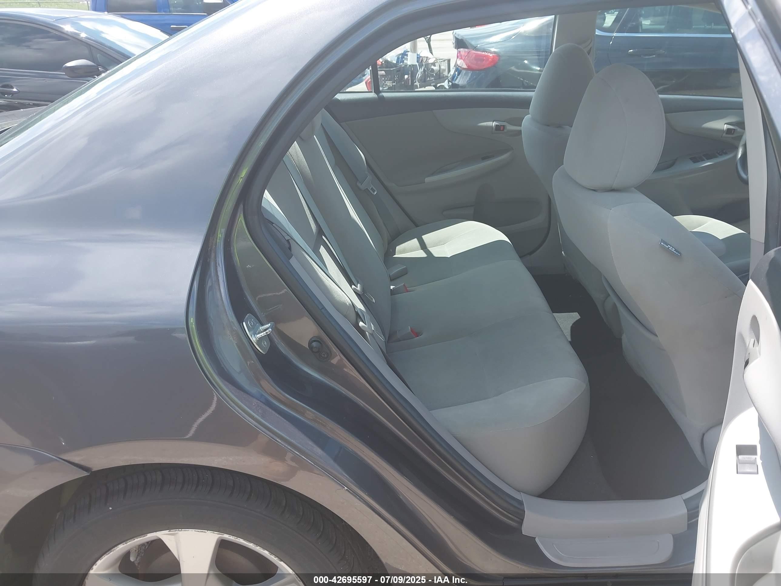 TOYOTA COROLLA image 8