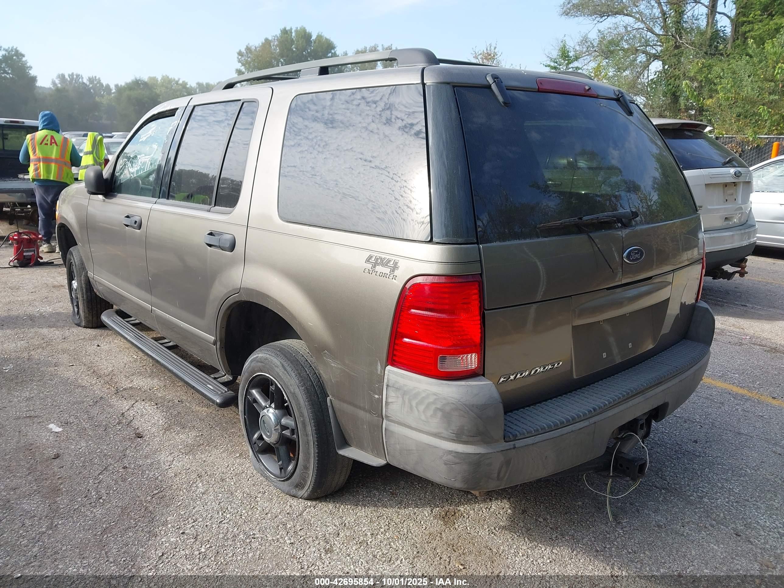 FORD EXPLORER image 3