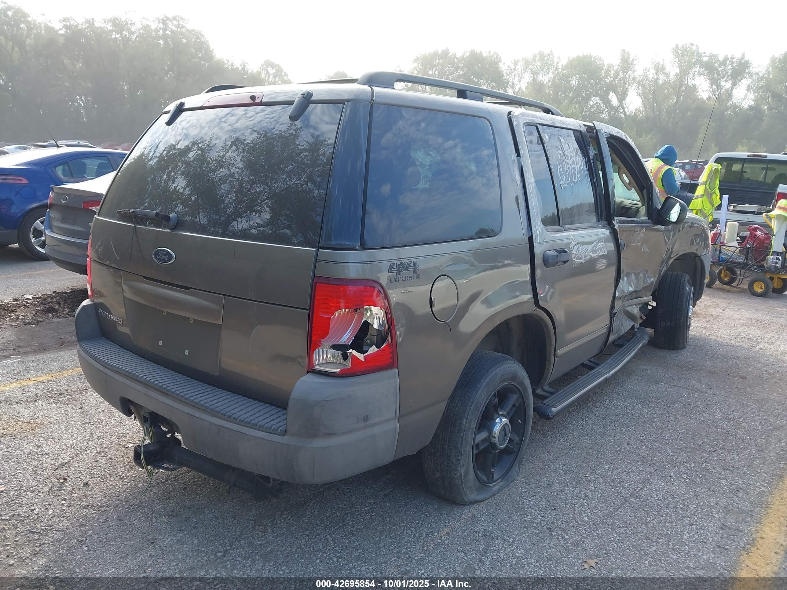 FORD EXPLORER image 4