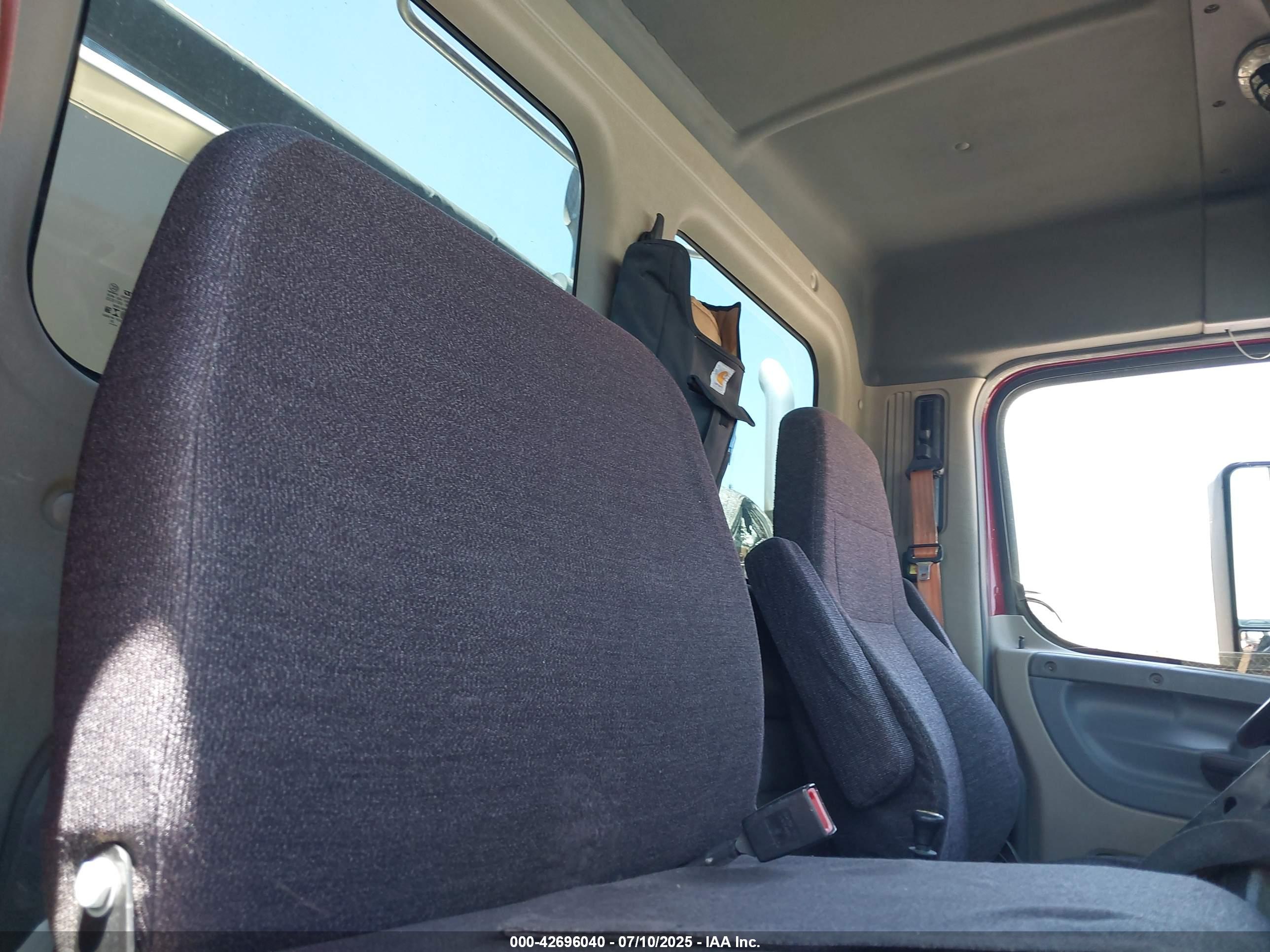 FREIGHTLINER CASCADIA image 7