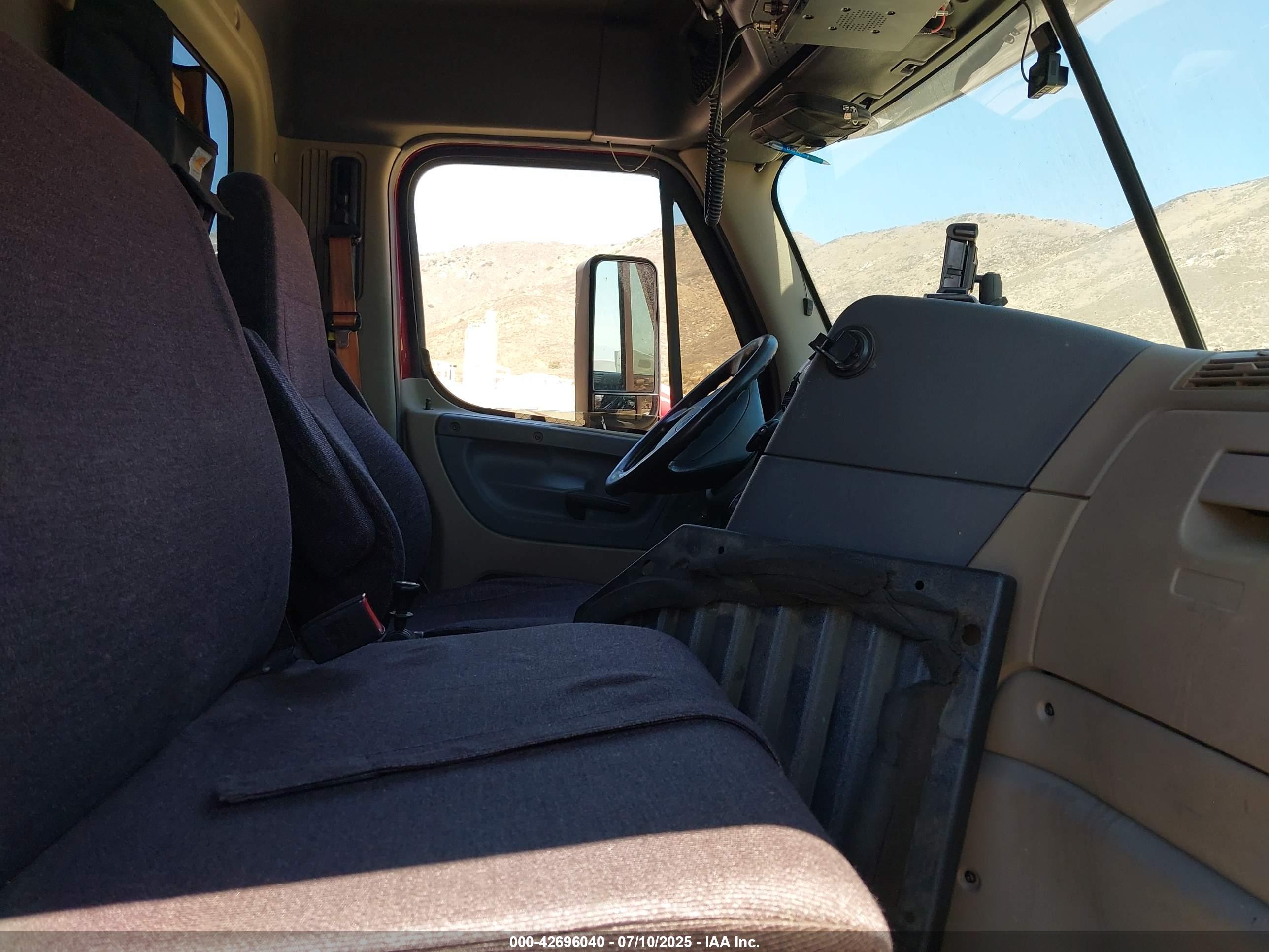 FREIGHTLINER CASCADIA image 8