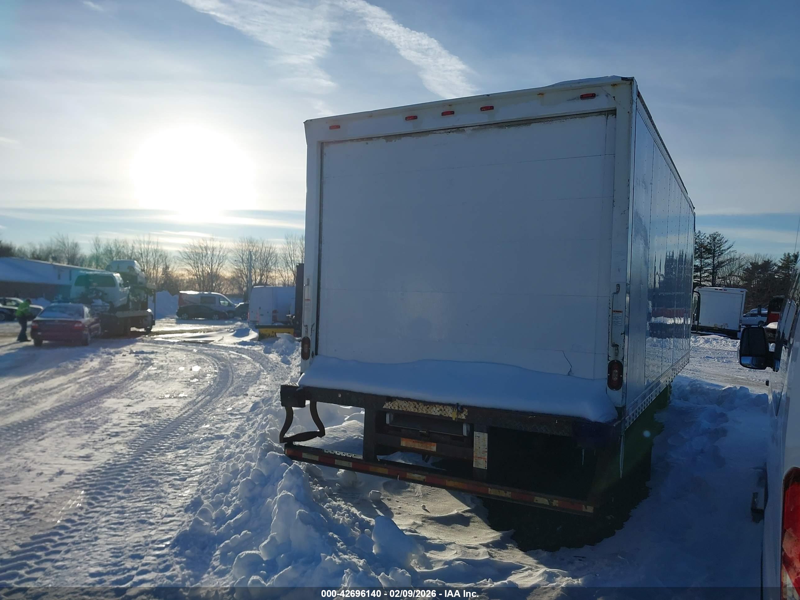 ISUZU NPR image 4