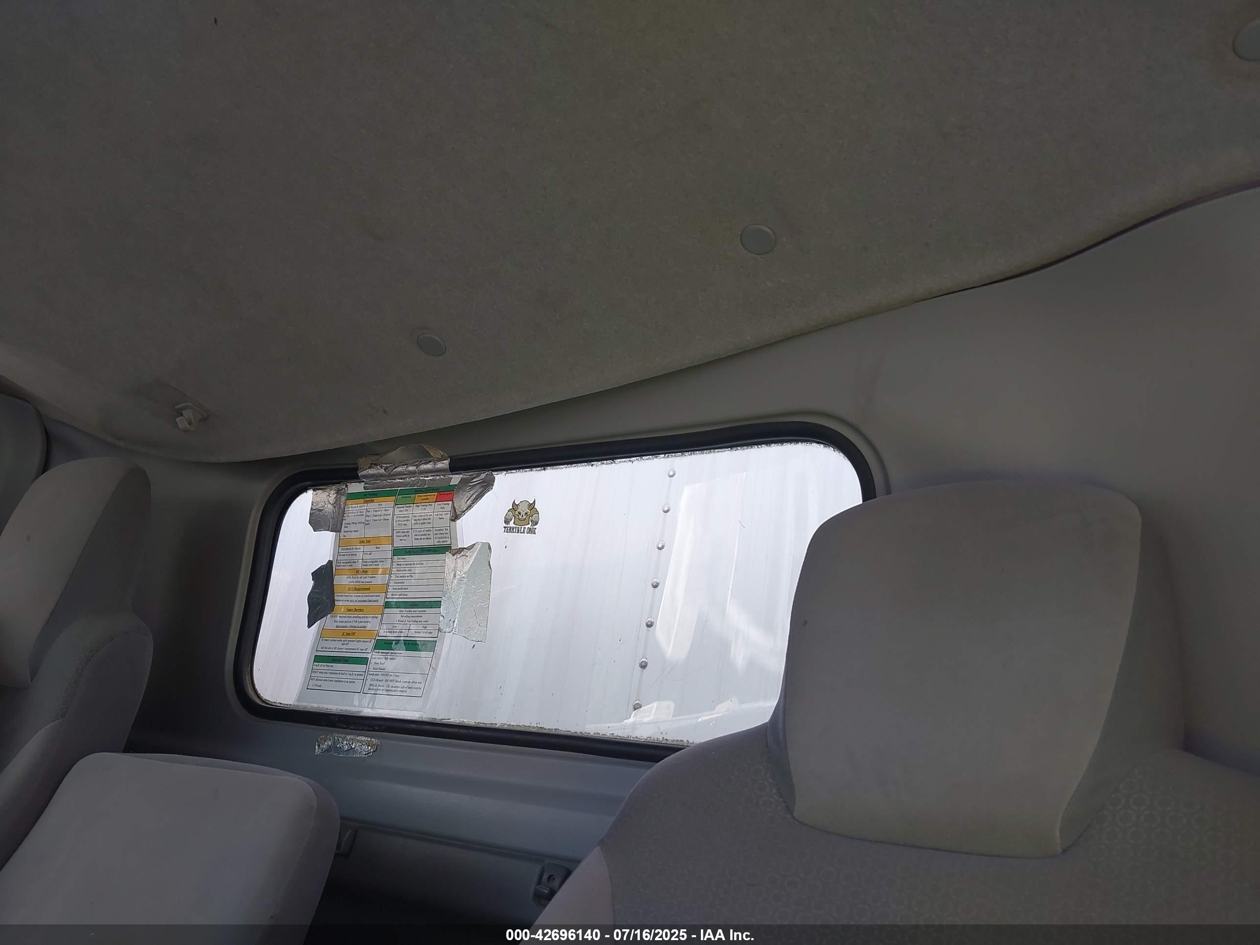 ISUZU NPR image 7