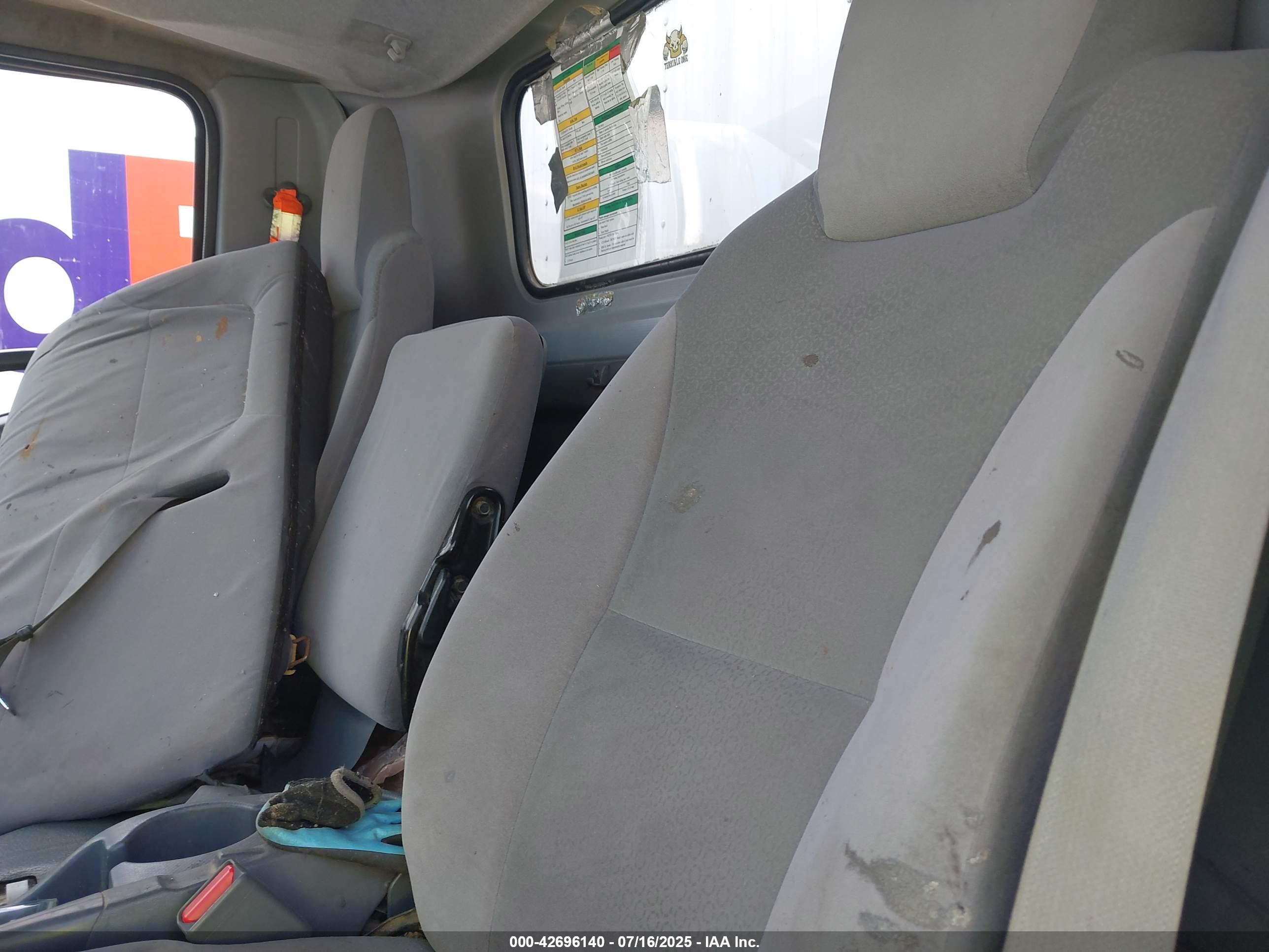 ISUZU NPR image 8