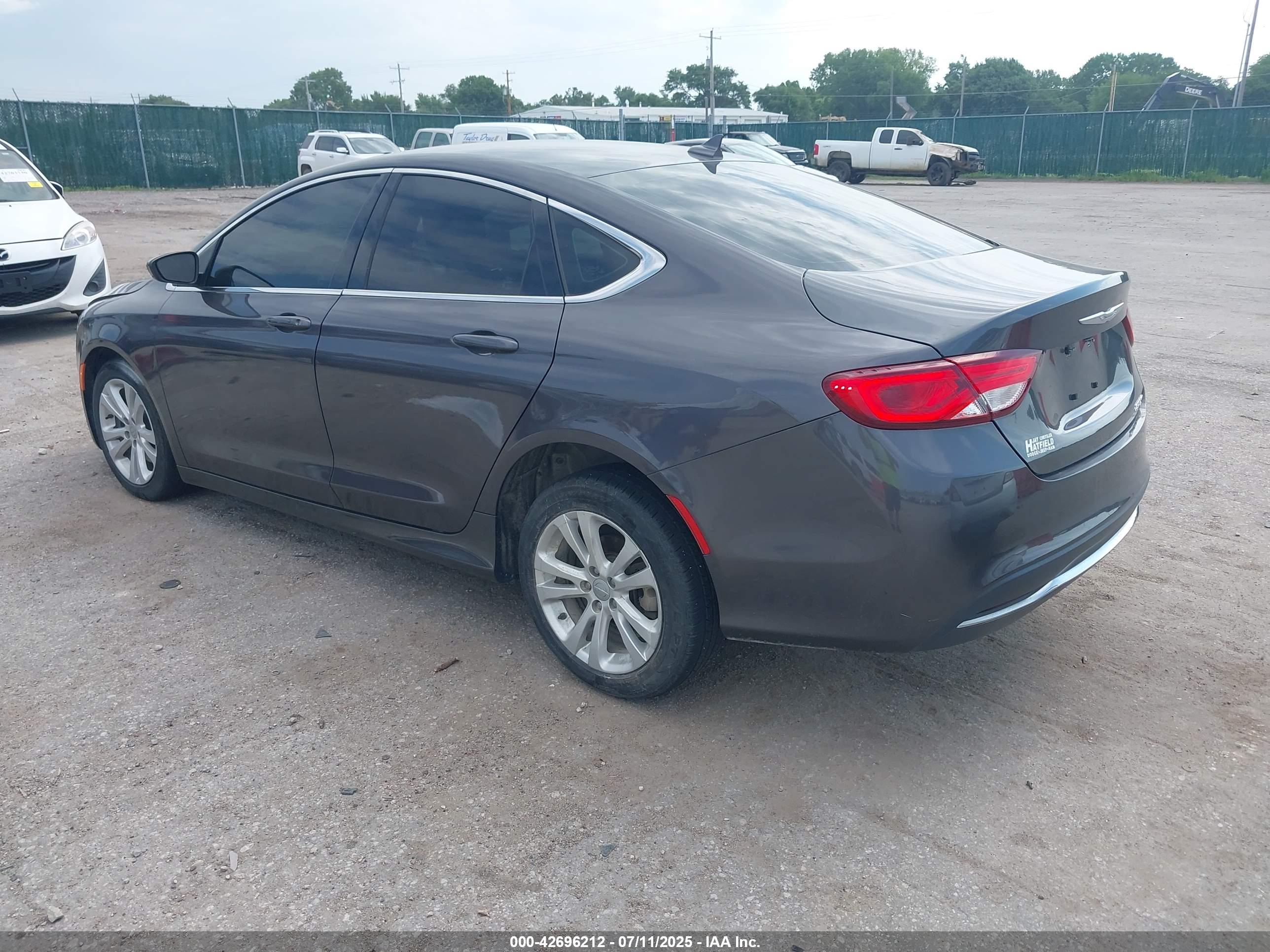 CHRYSLER 200 image 3