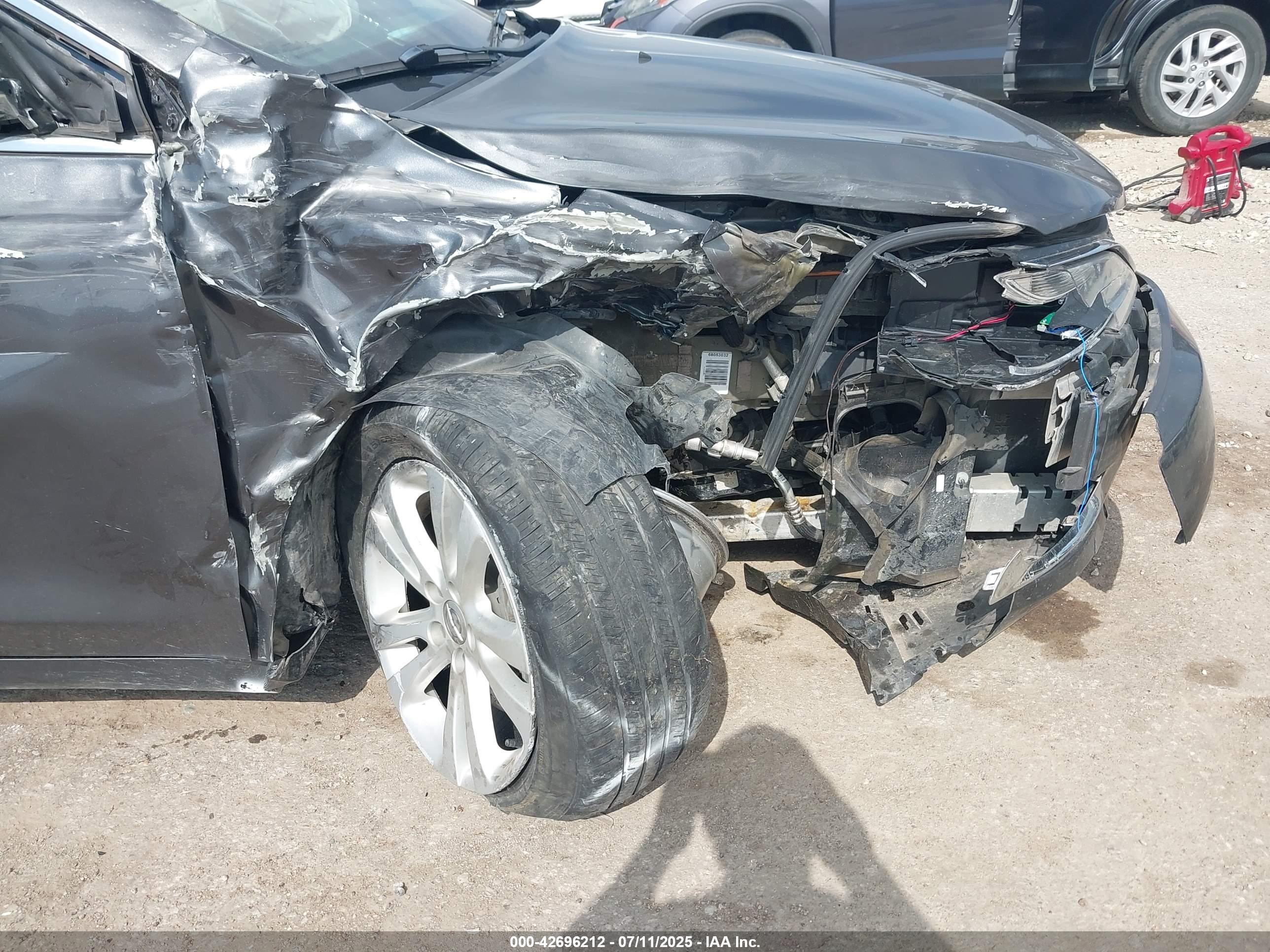 CHRYSLER 200 image 6