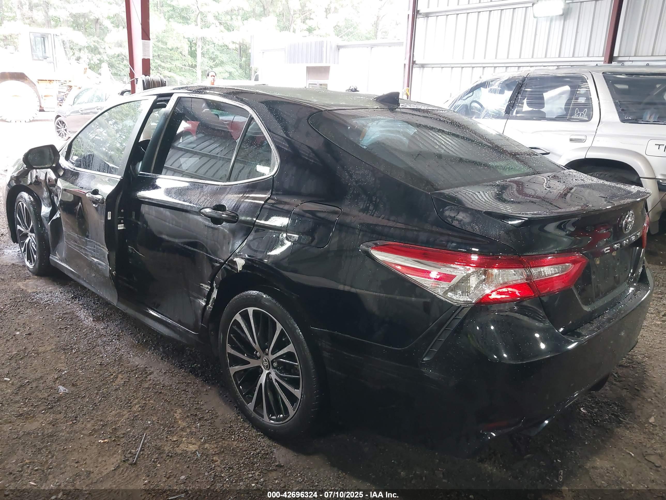TOYOTA CAMRY image 3