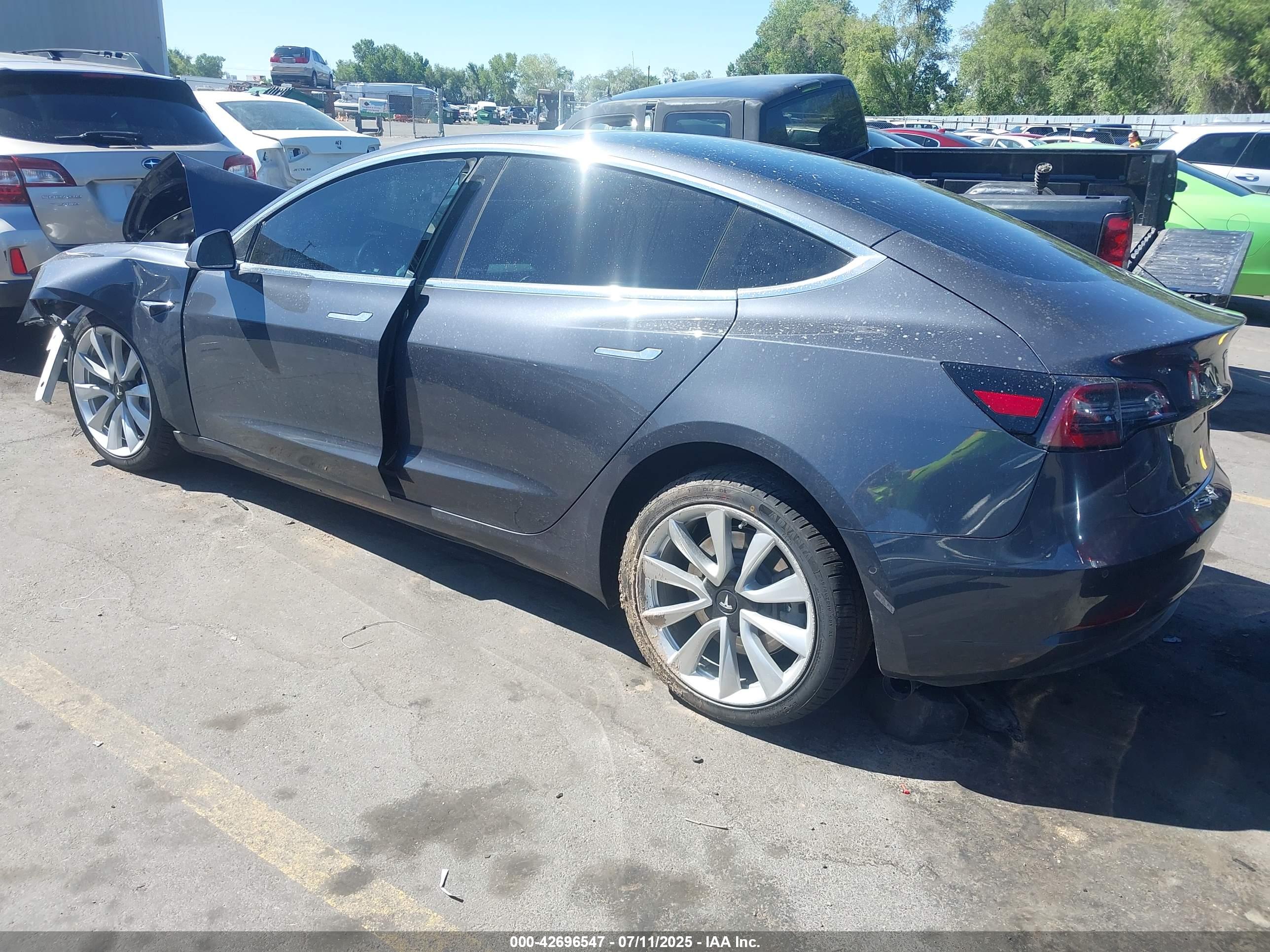 TESLA MODEL image 3