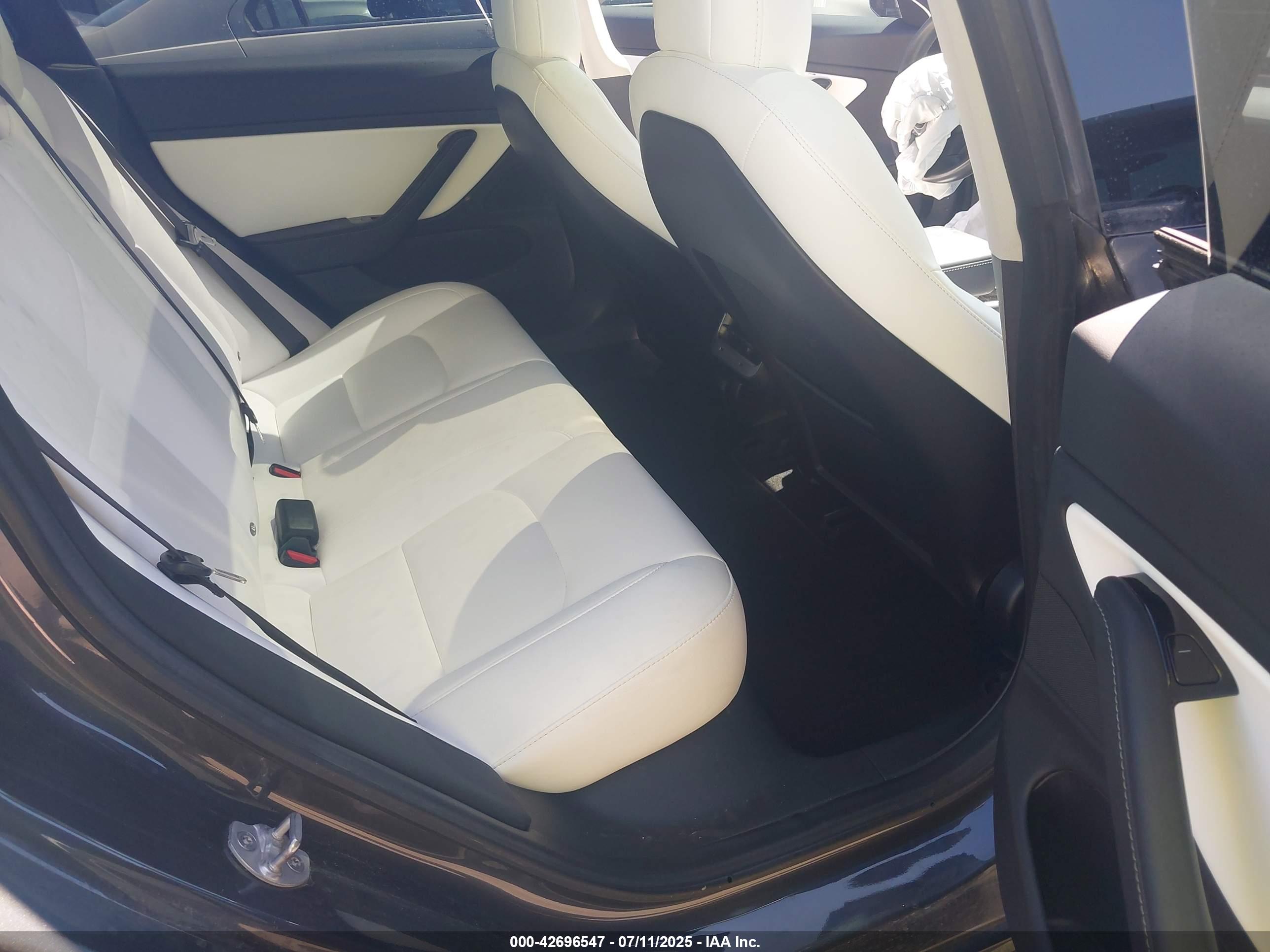 TESLA MODEL image 8