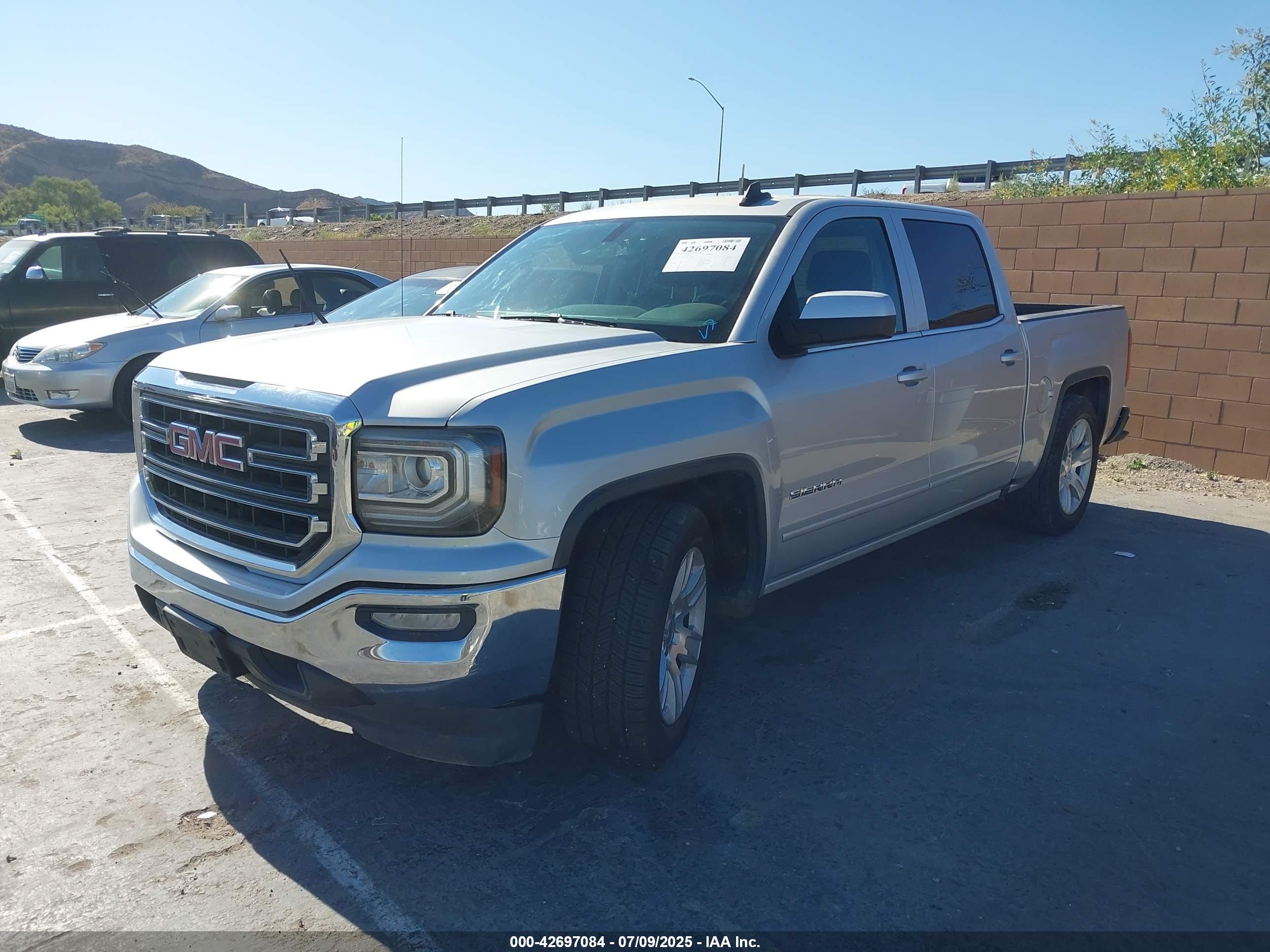 GMC SIERRA image 2