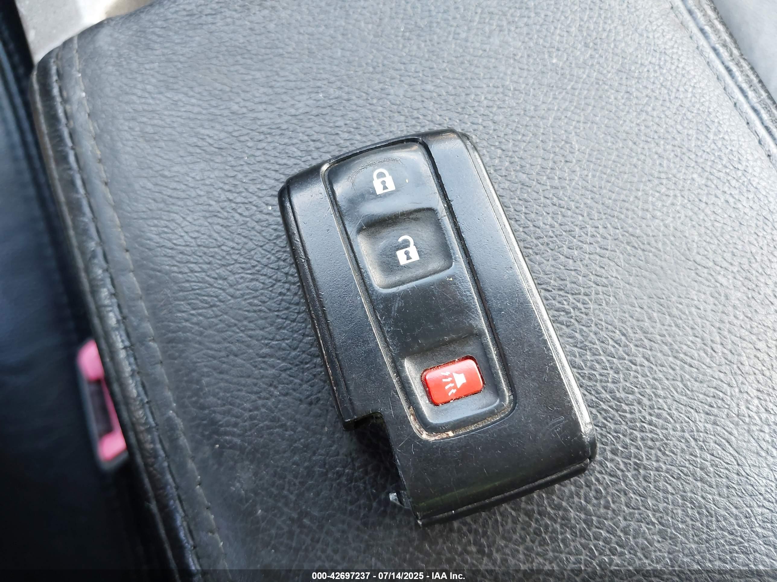 TOYOTA PRIUS image 11