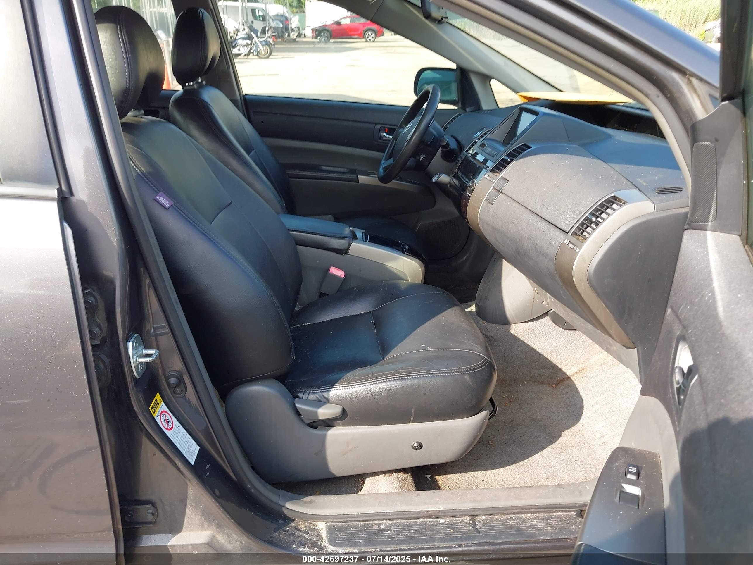 TOYOTA PRIUS image 5