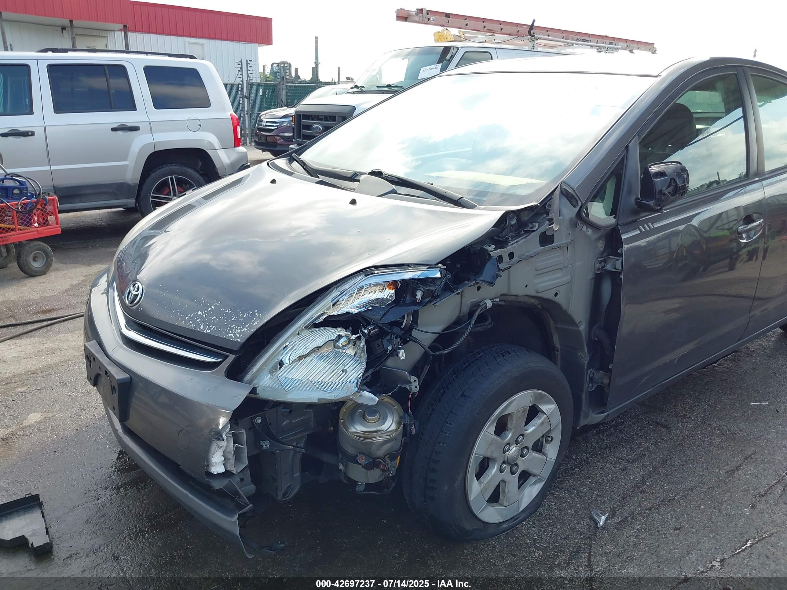 TOYOTA PRIUS image 6