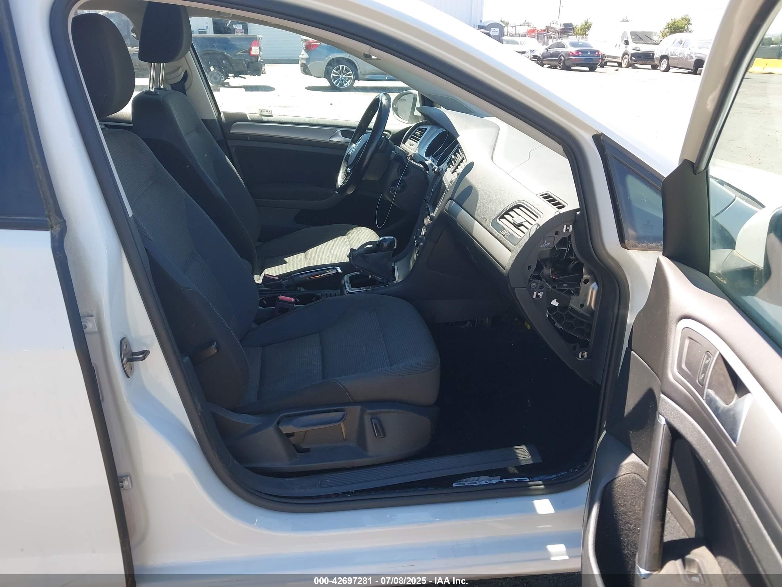 VOLKSWAGEN GOLF image 5