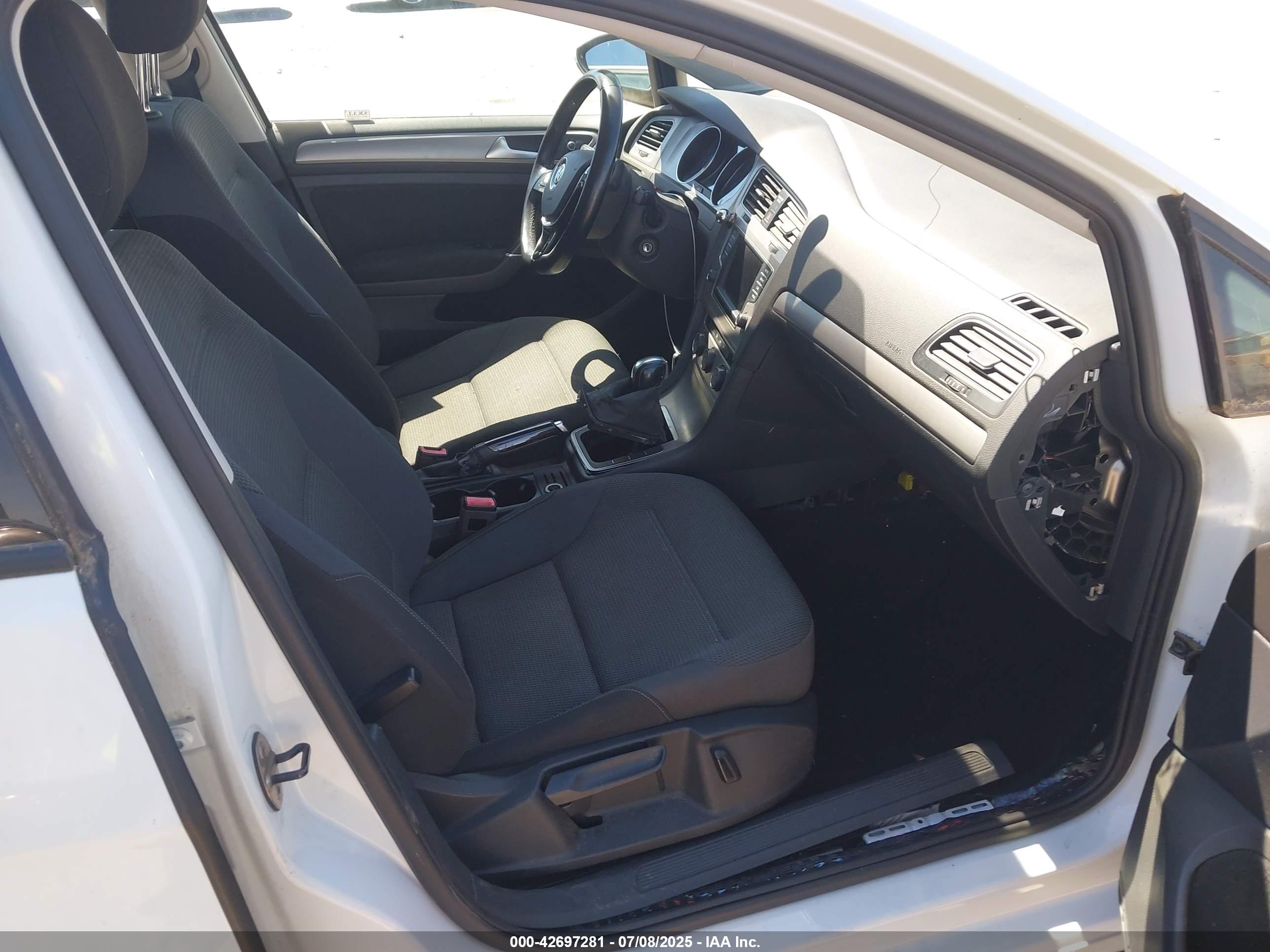 VOLKSWAGEN GOLF image 6