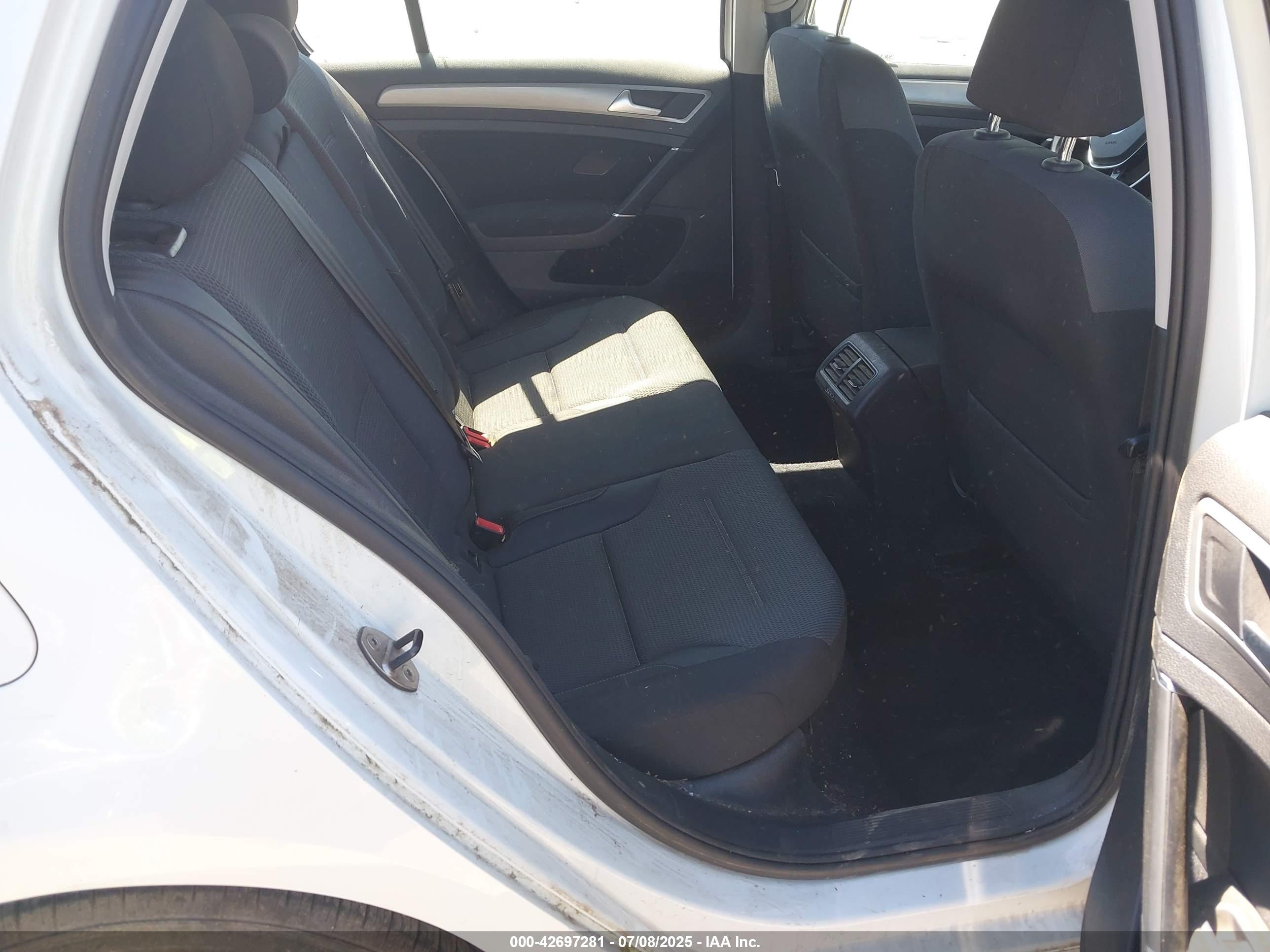 VOLKSWAGEN GOLF image 8