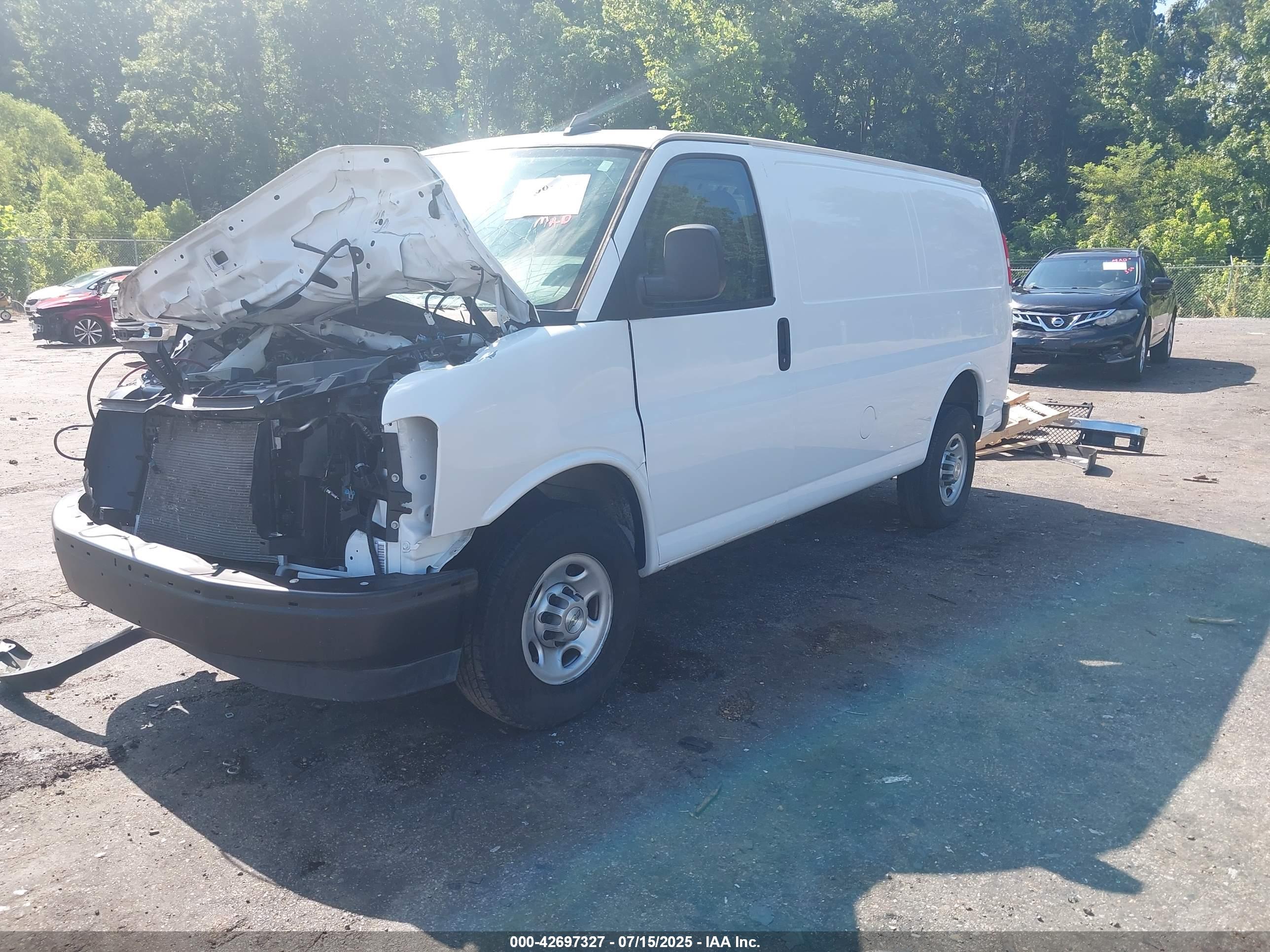 CHEVROLET EXPRESS image 2
