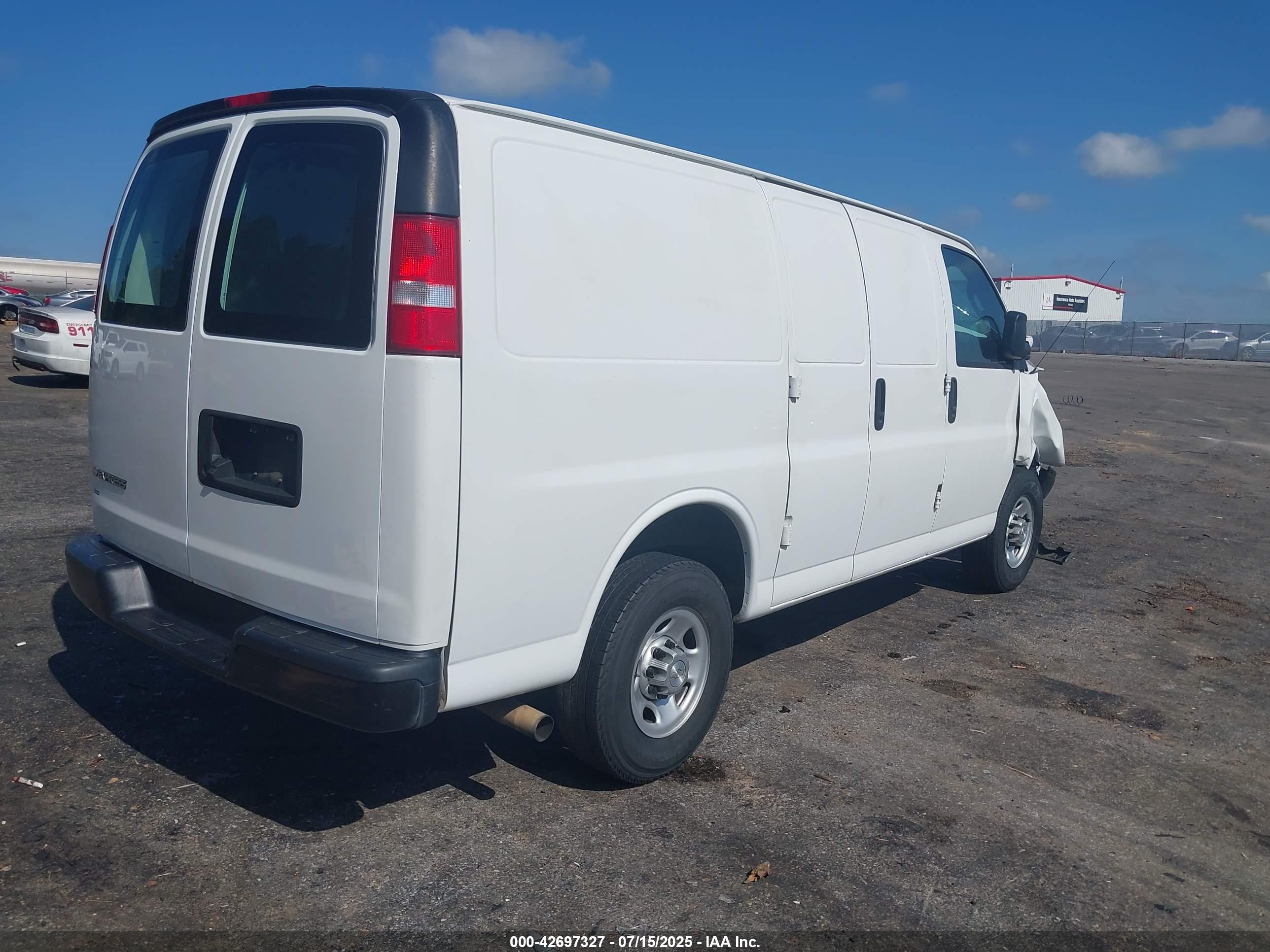 CHEVROLET EXPRESS image 4