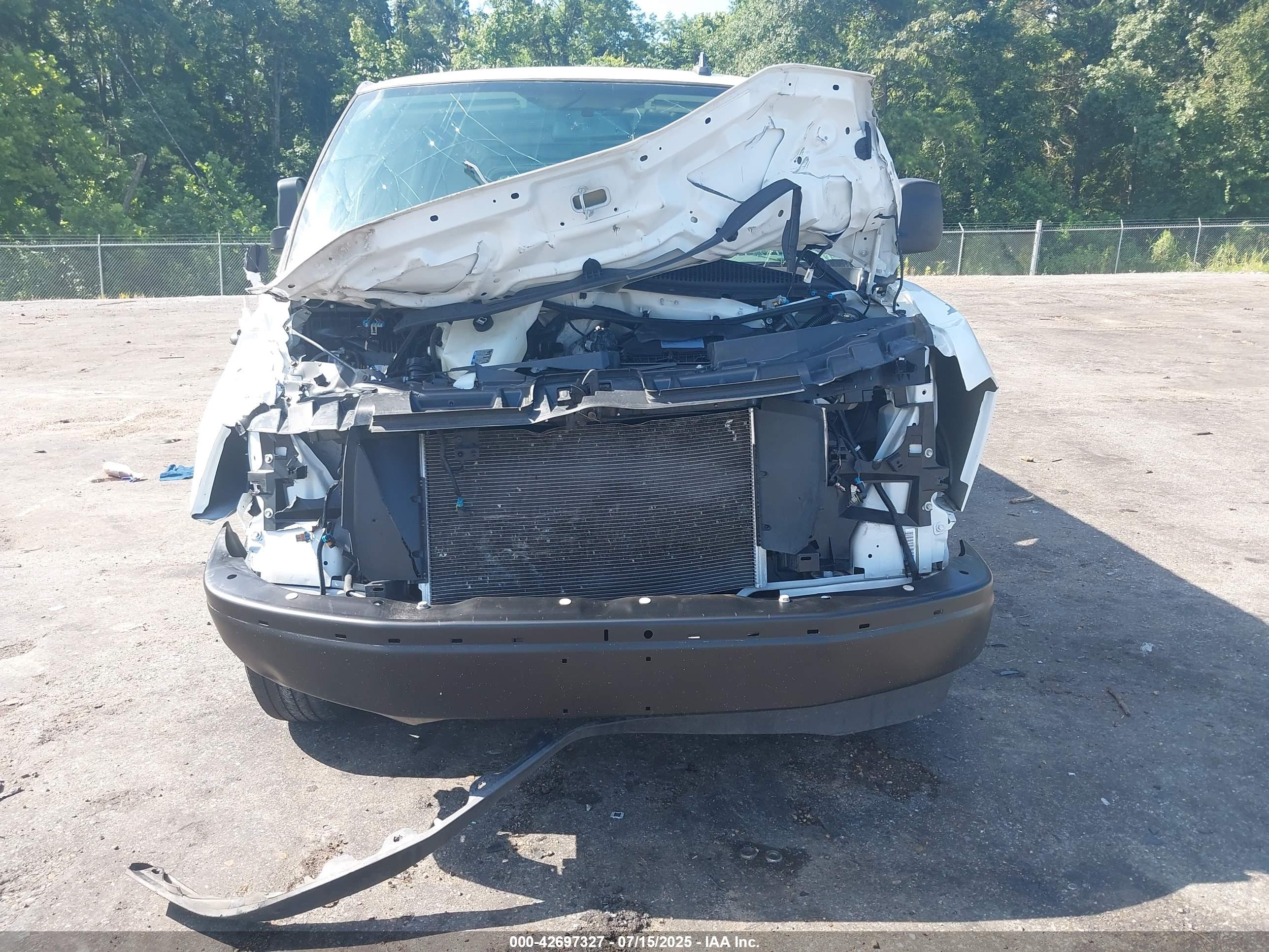CHEVROLET EXPRESS image 6