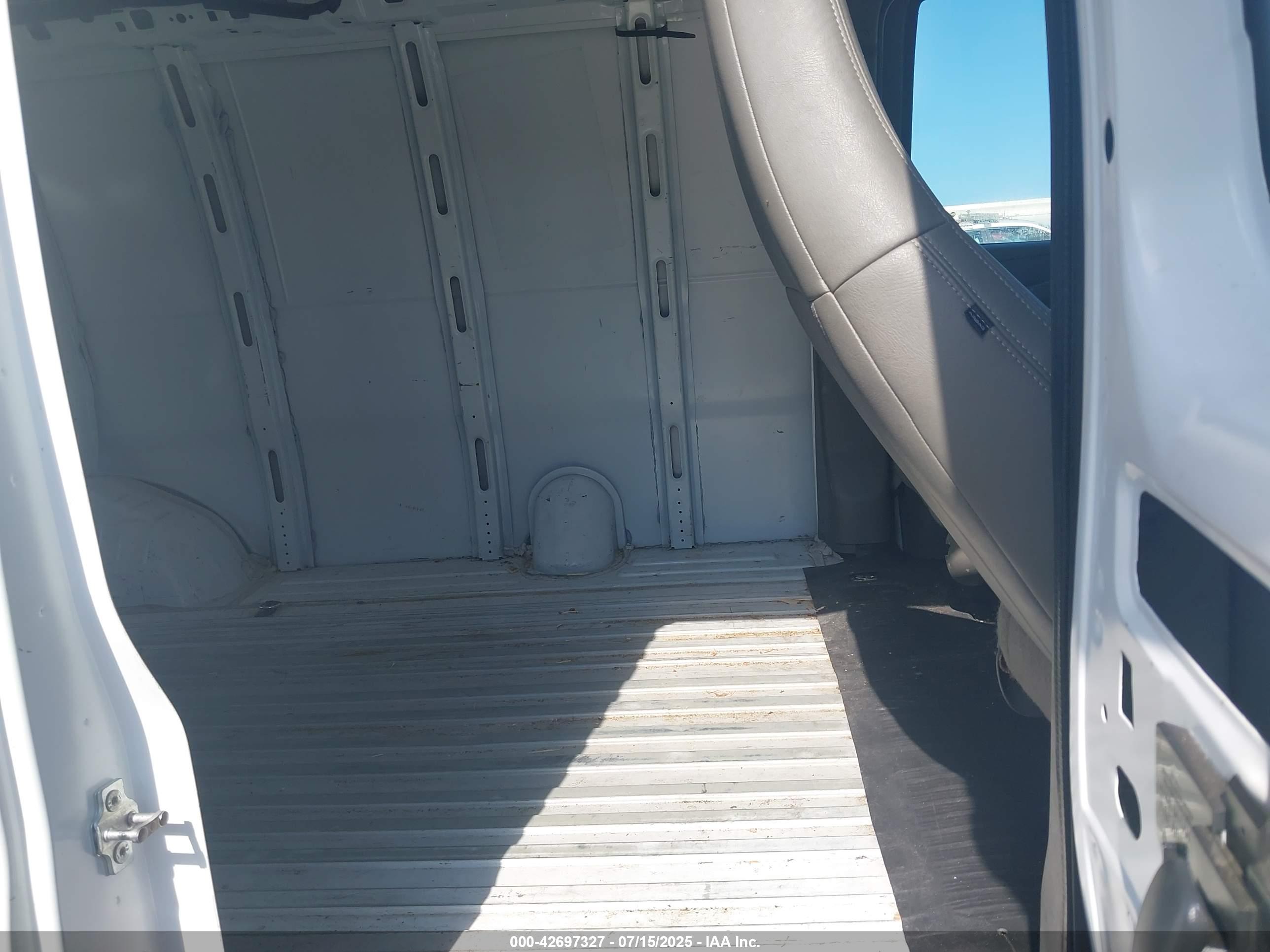 CHEVROLET EXPRESS image 8