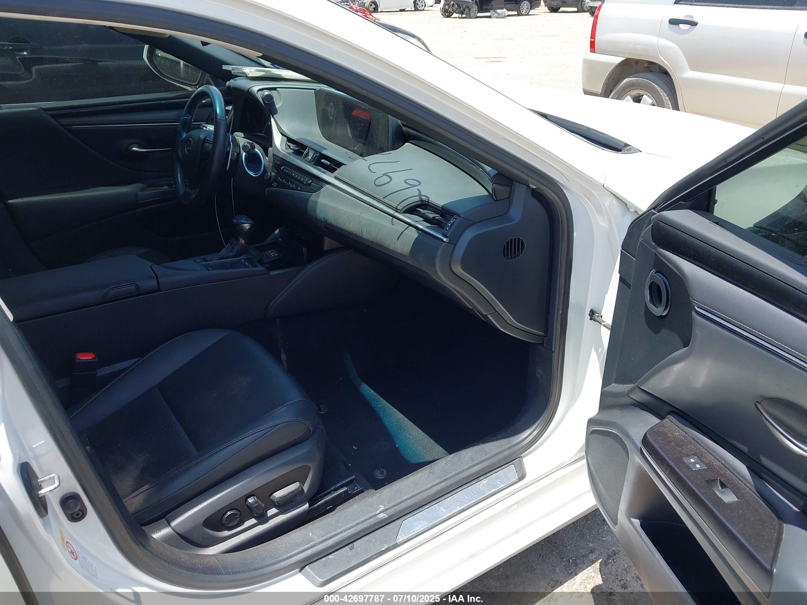 LEXUS ES image 5