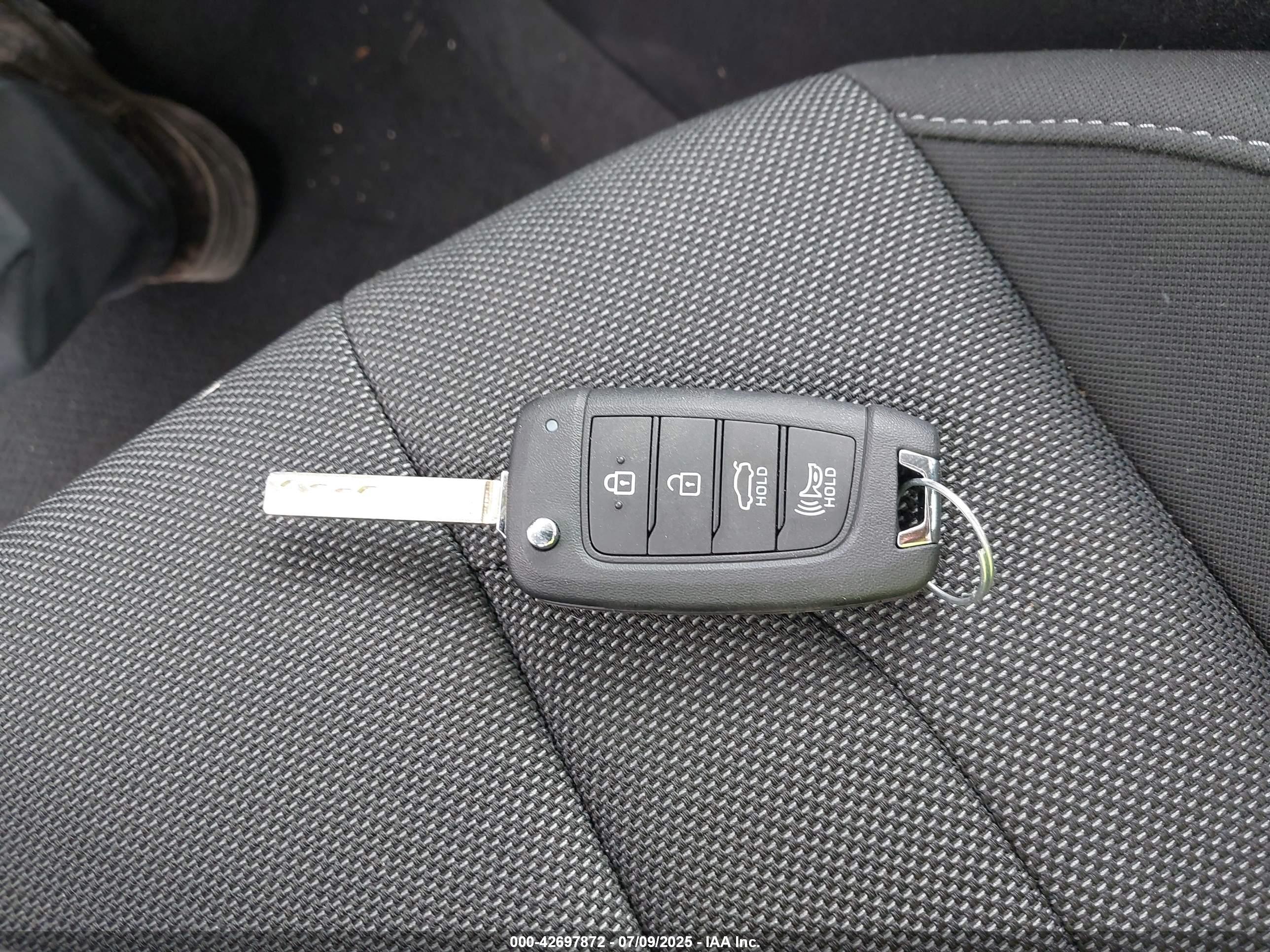 HYUNDAI ELANTRA image 11