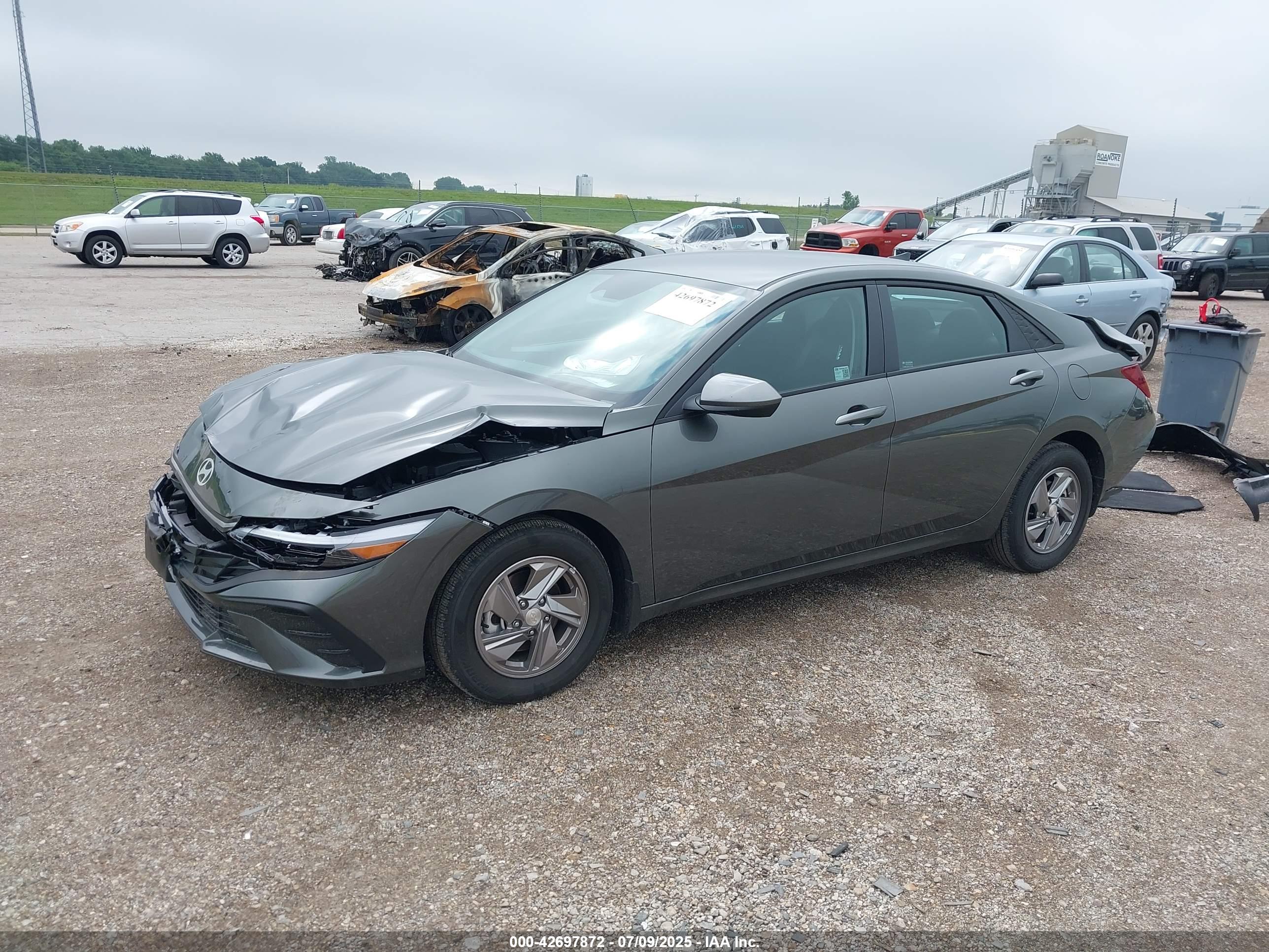 HYUNDAI ELANTRA image 2