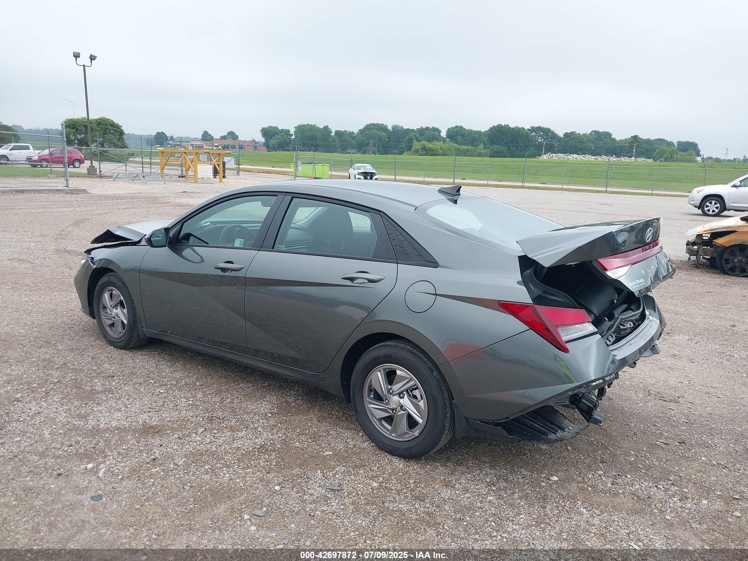 HYUNDAI ELANTRA image 3