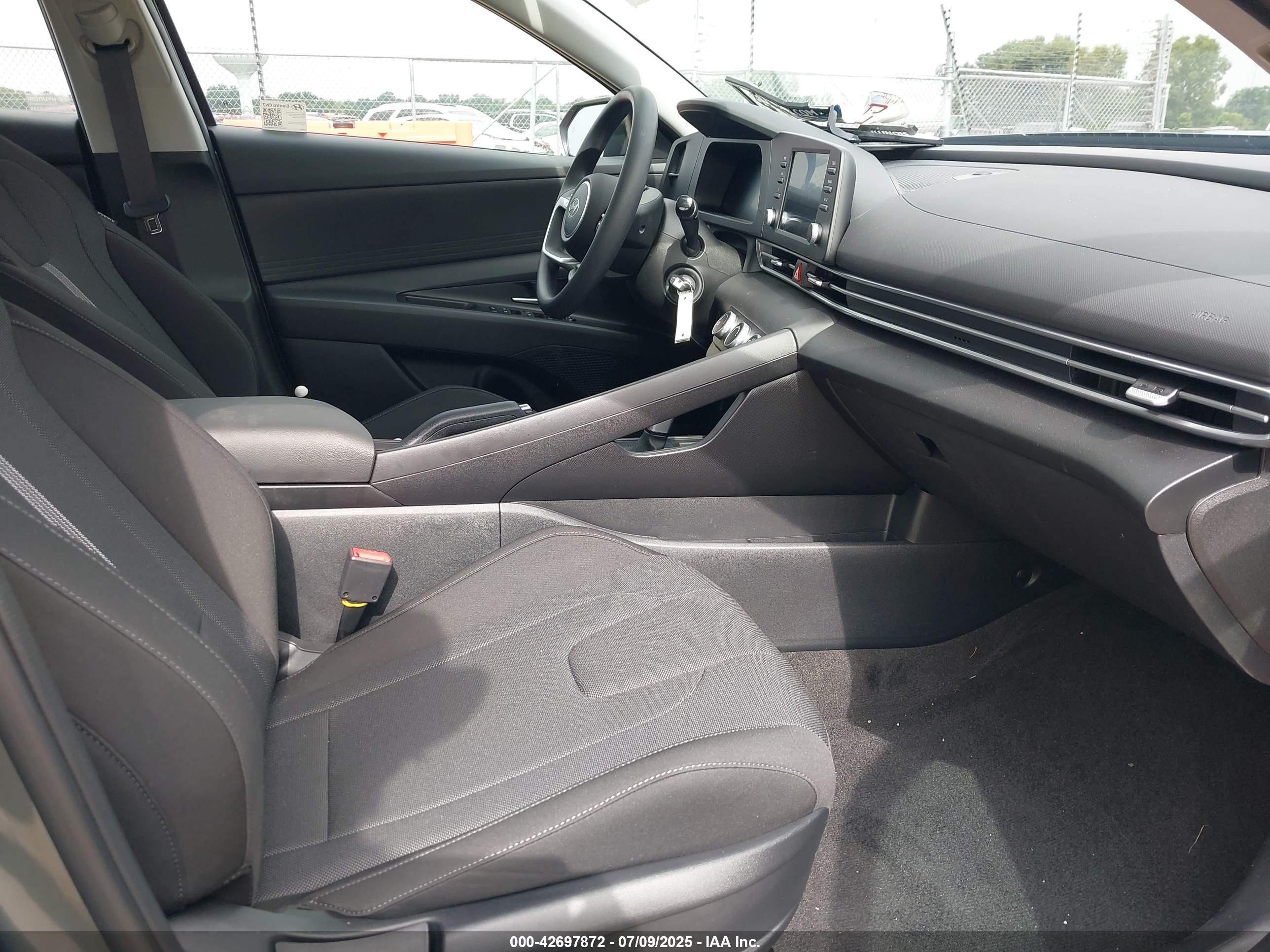 HYUNDAI ELANTRA image 5