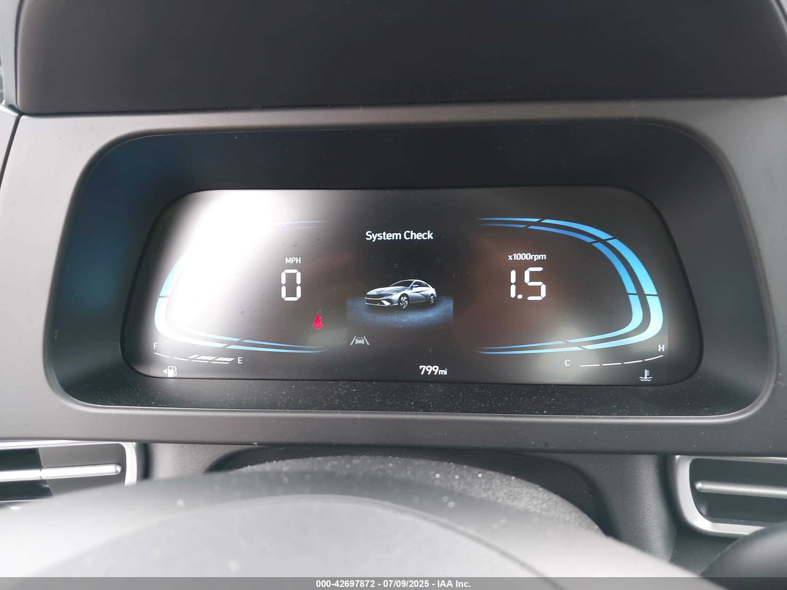 HYUNDAI ELANTRA image 7
