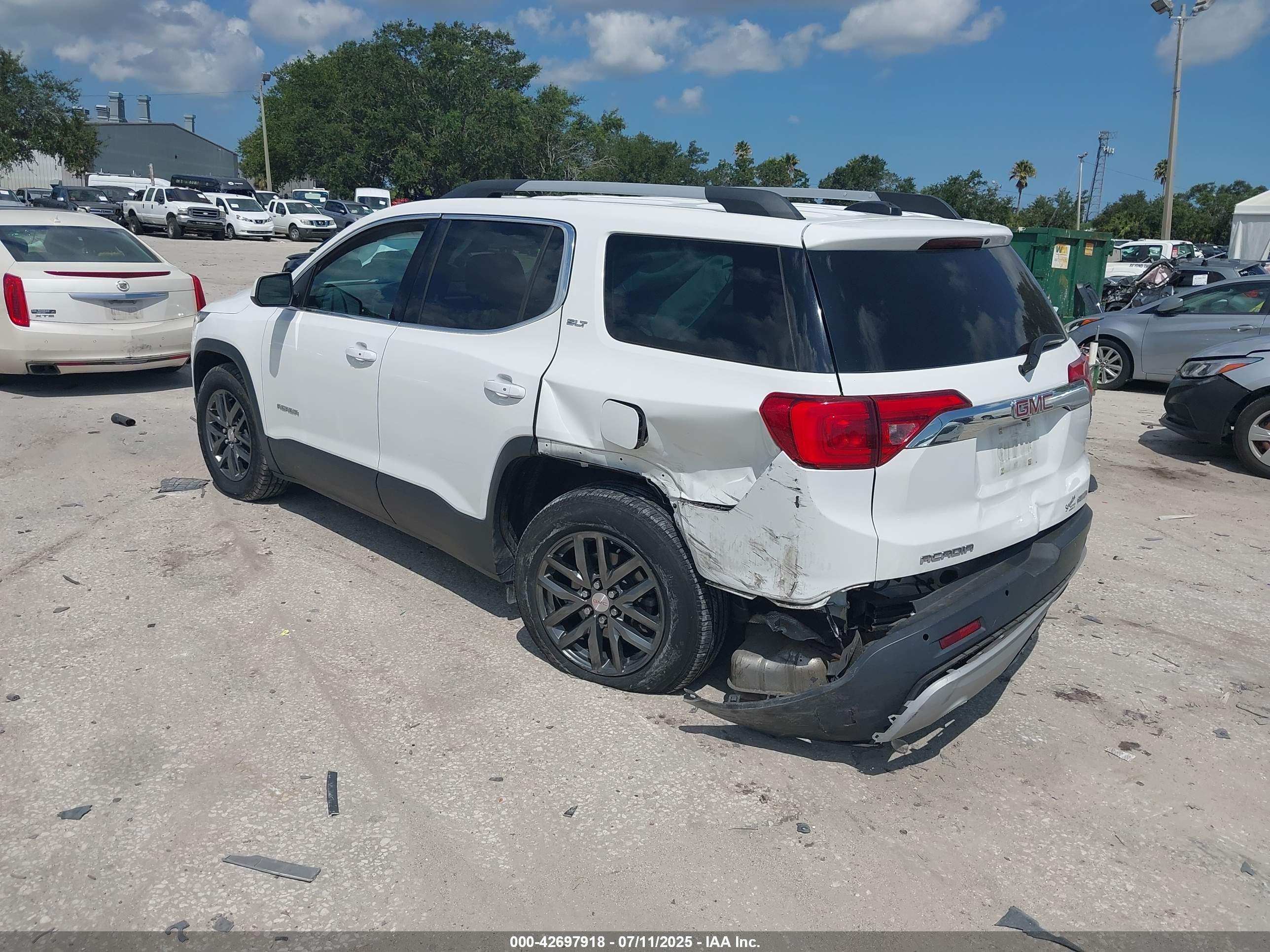 GMC ACADIA image 3