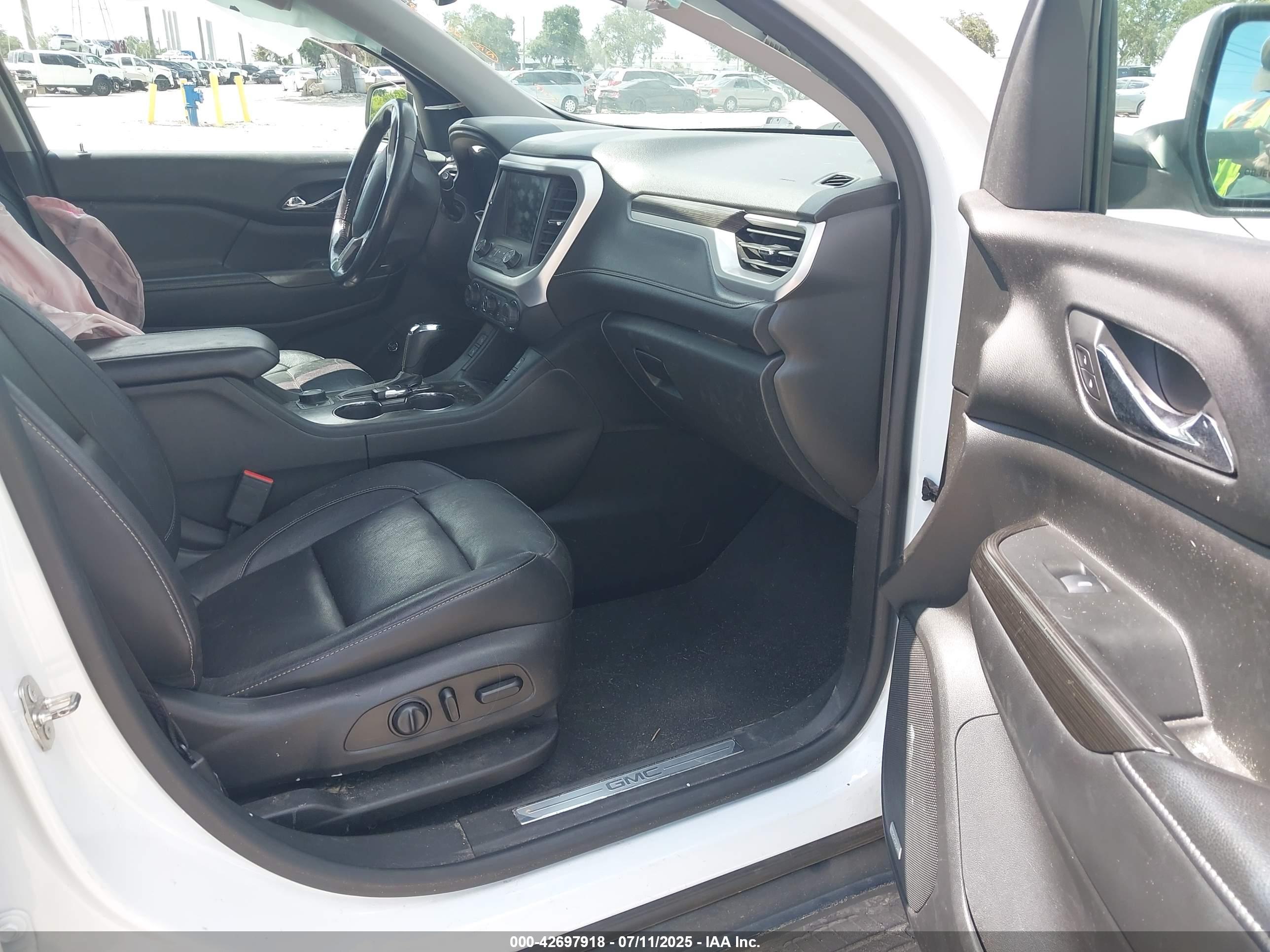 GMC ACADIA image 5