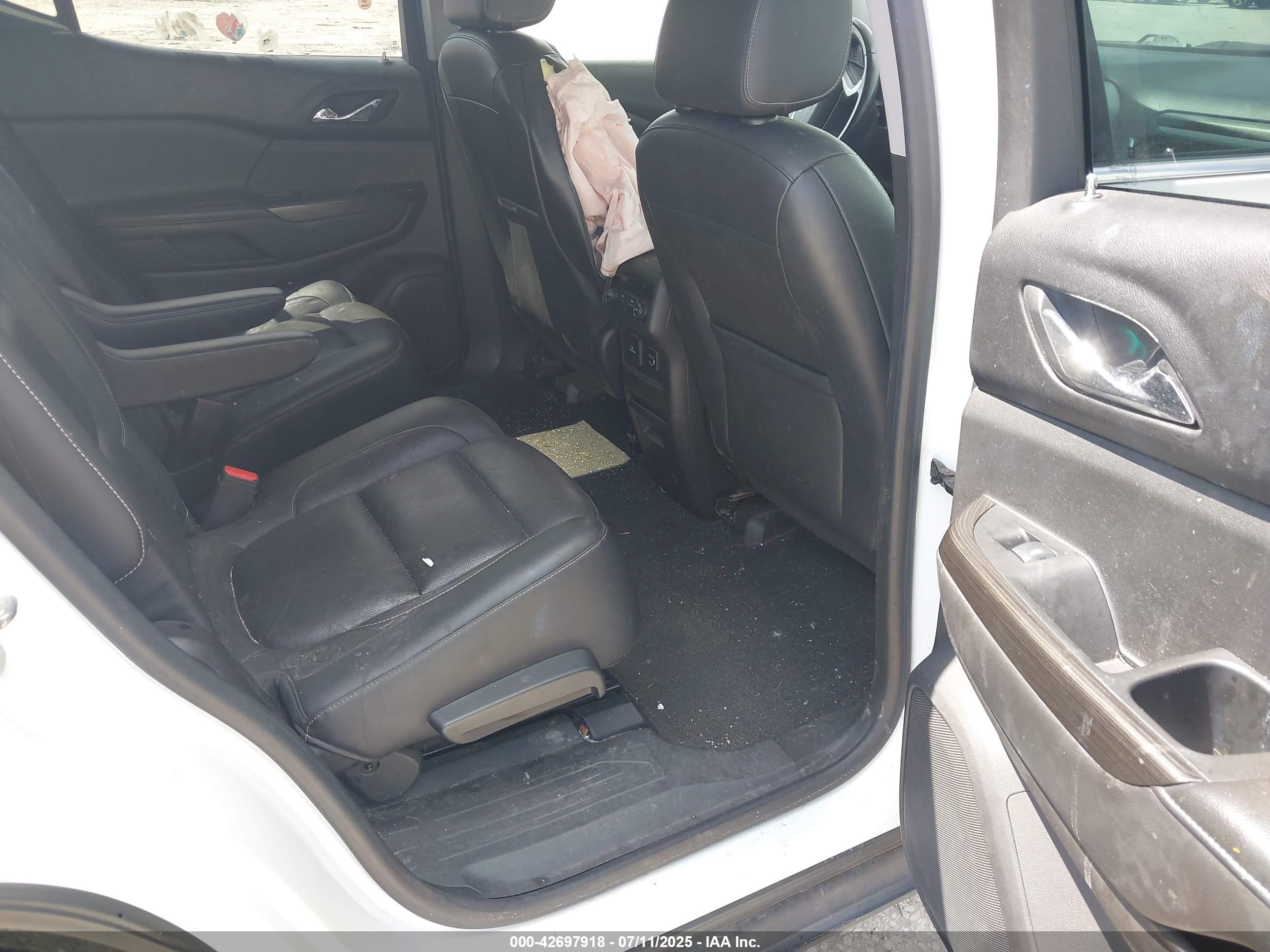 GMC ACADIA image 8
