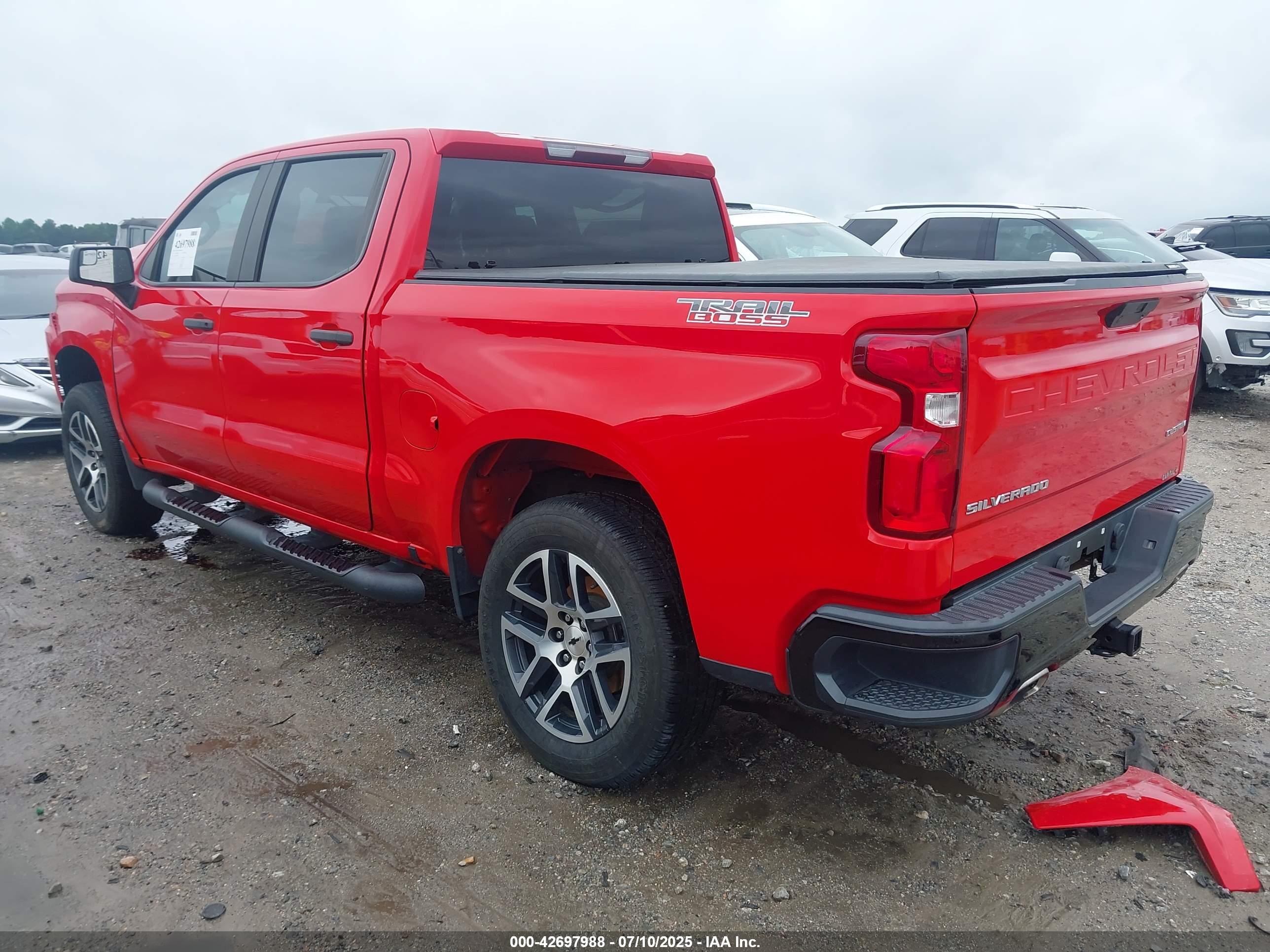 CHEVROLET SILVERADO image 3