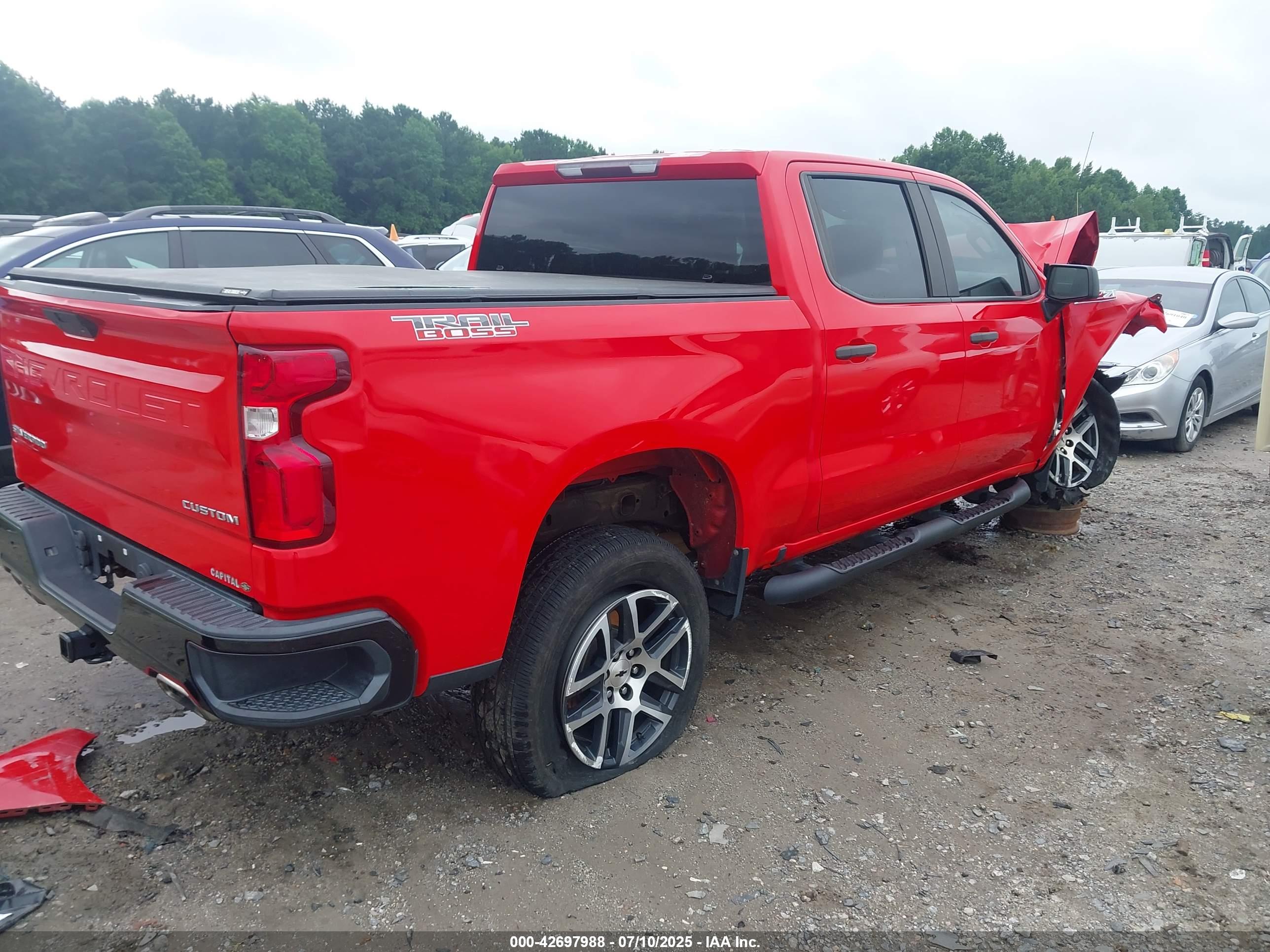 CHEVROLET SILVERADO image 4