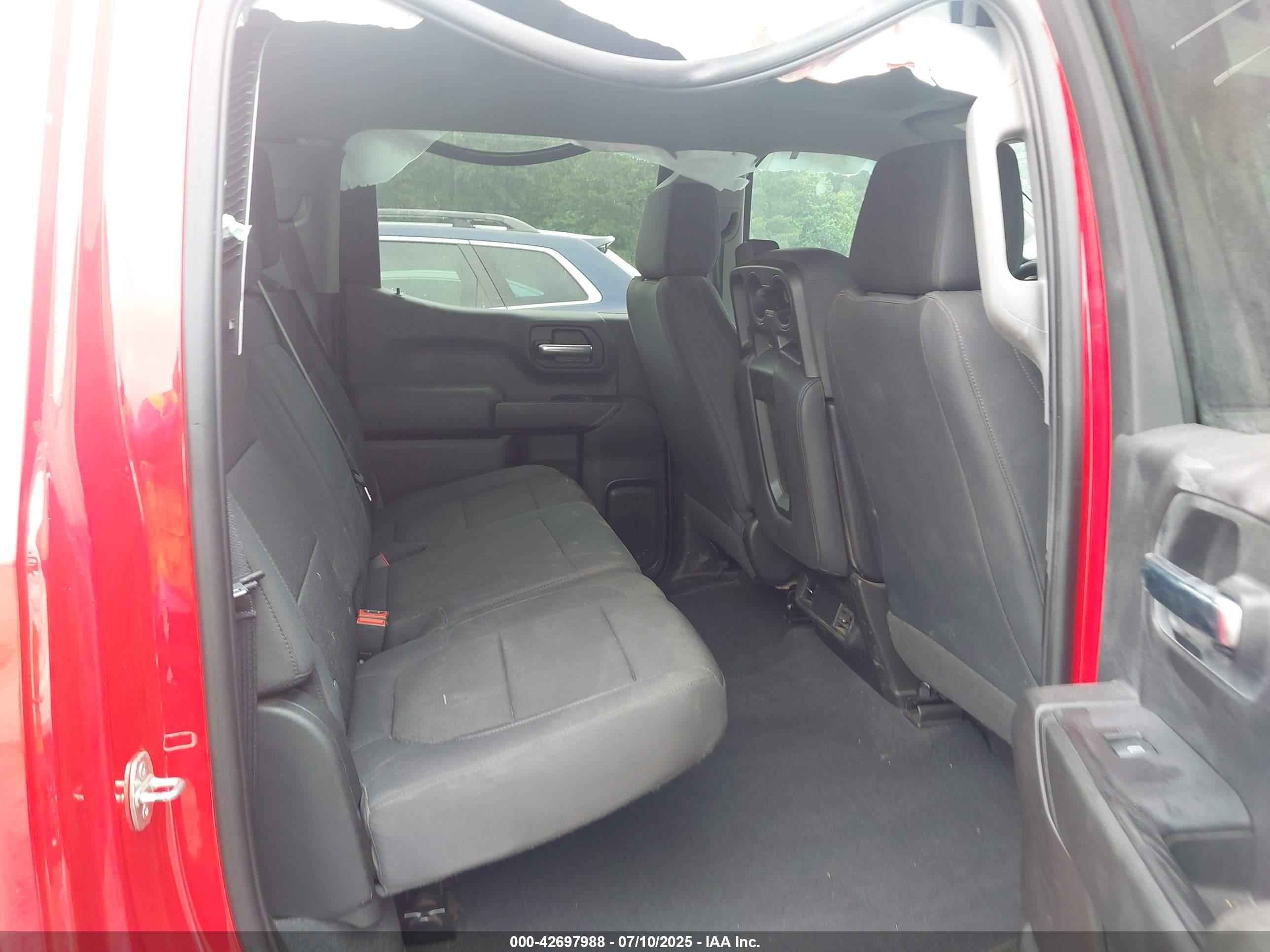 CHEVROLET SILVERADO image 8