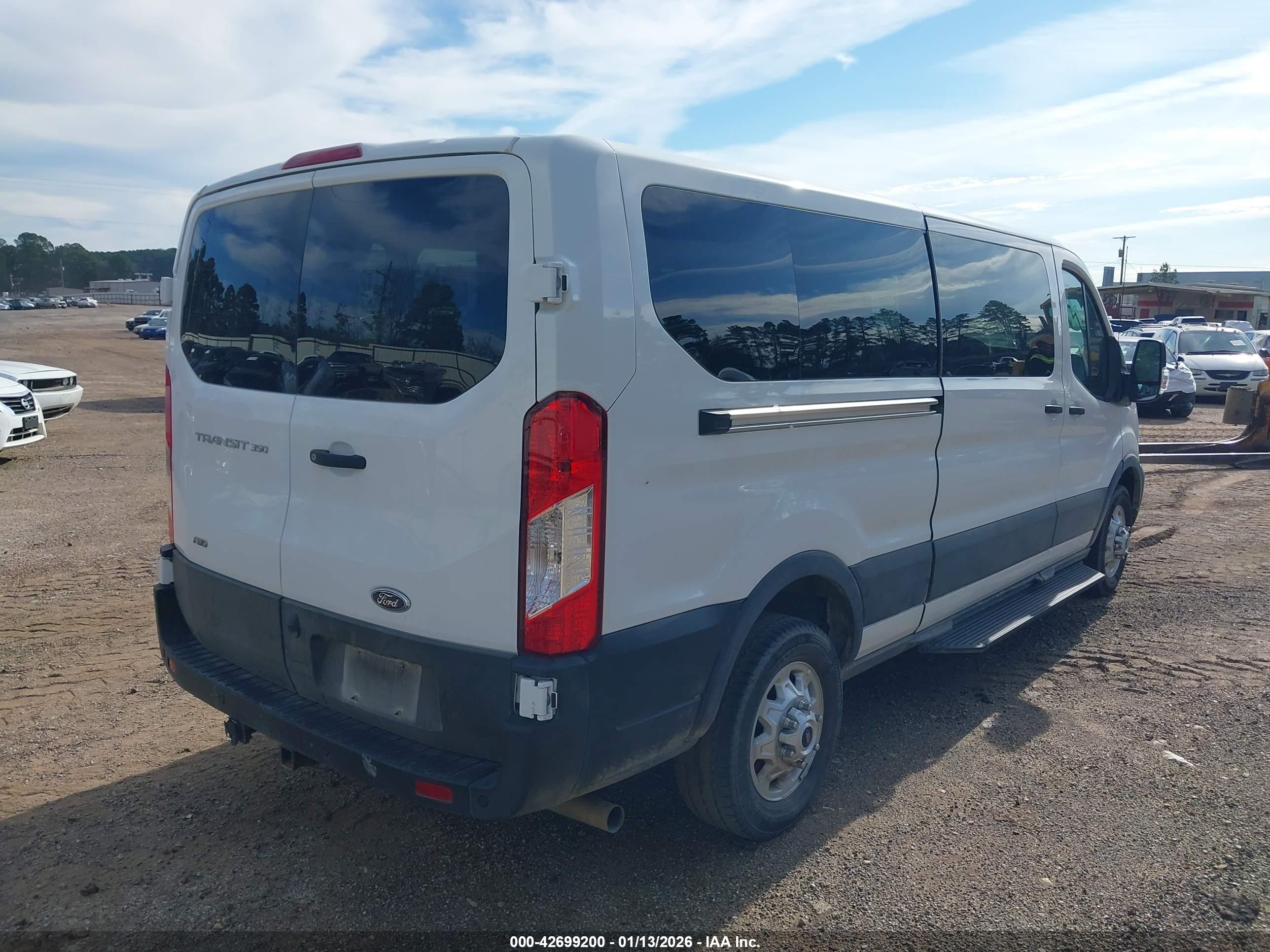 FORD TRANSIT-350 image 4
