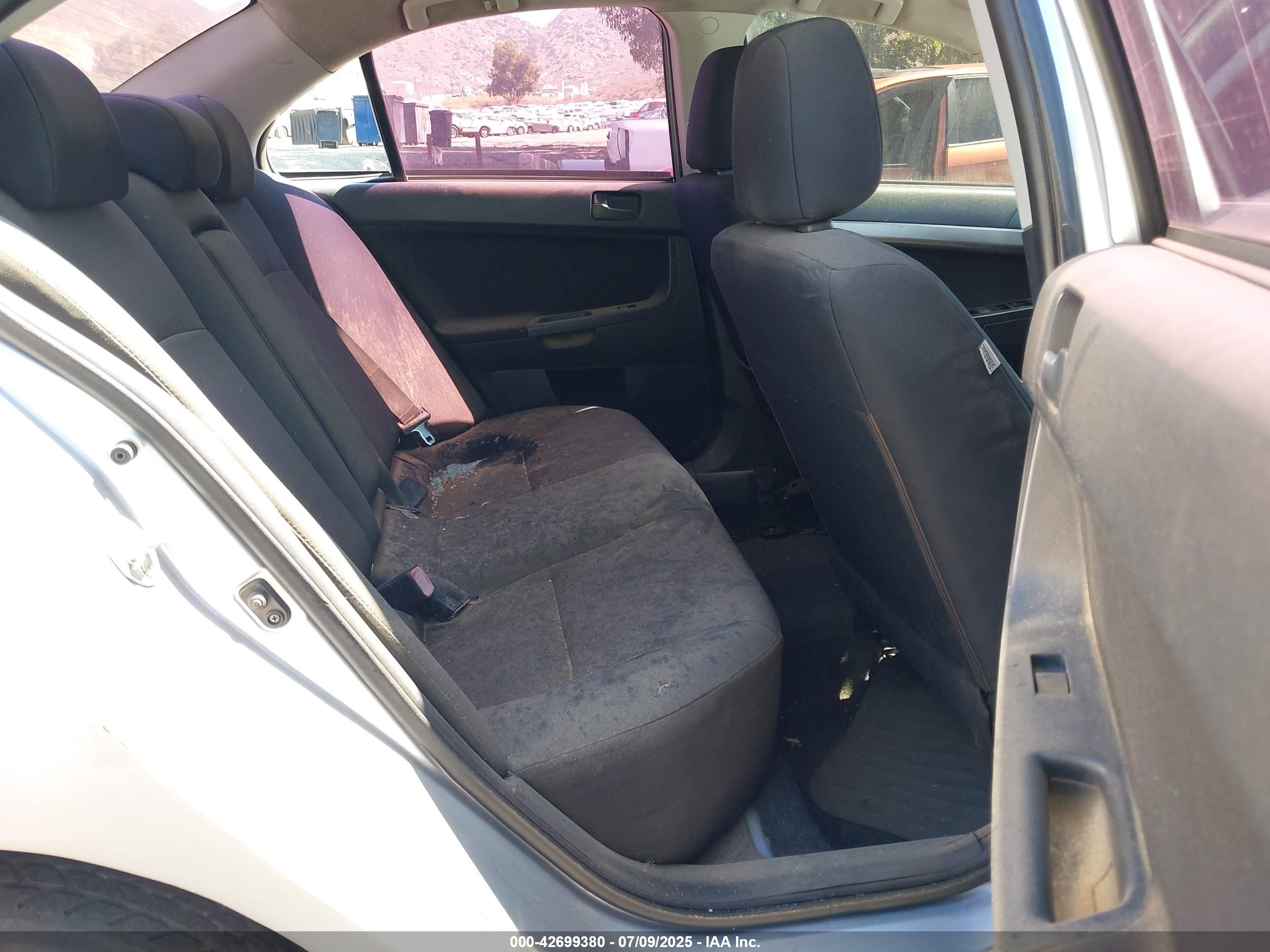 MITSUBISHI LANCER image 8