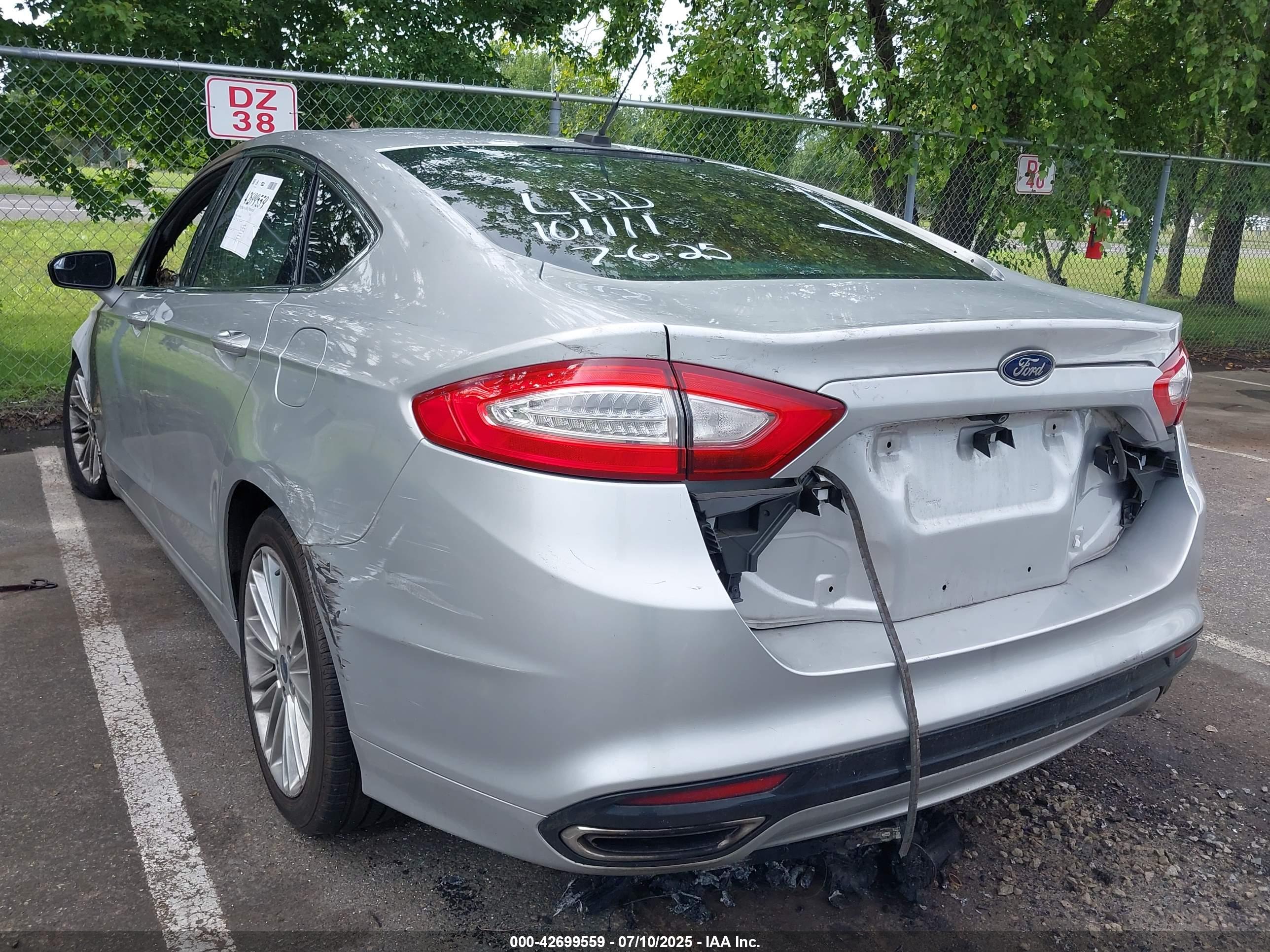 FORD FUSION image 3