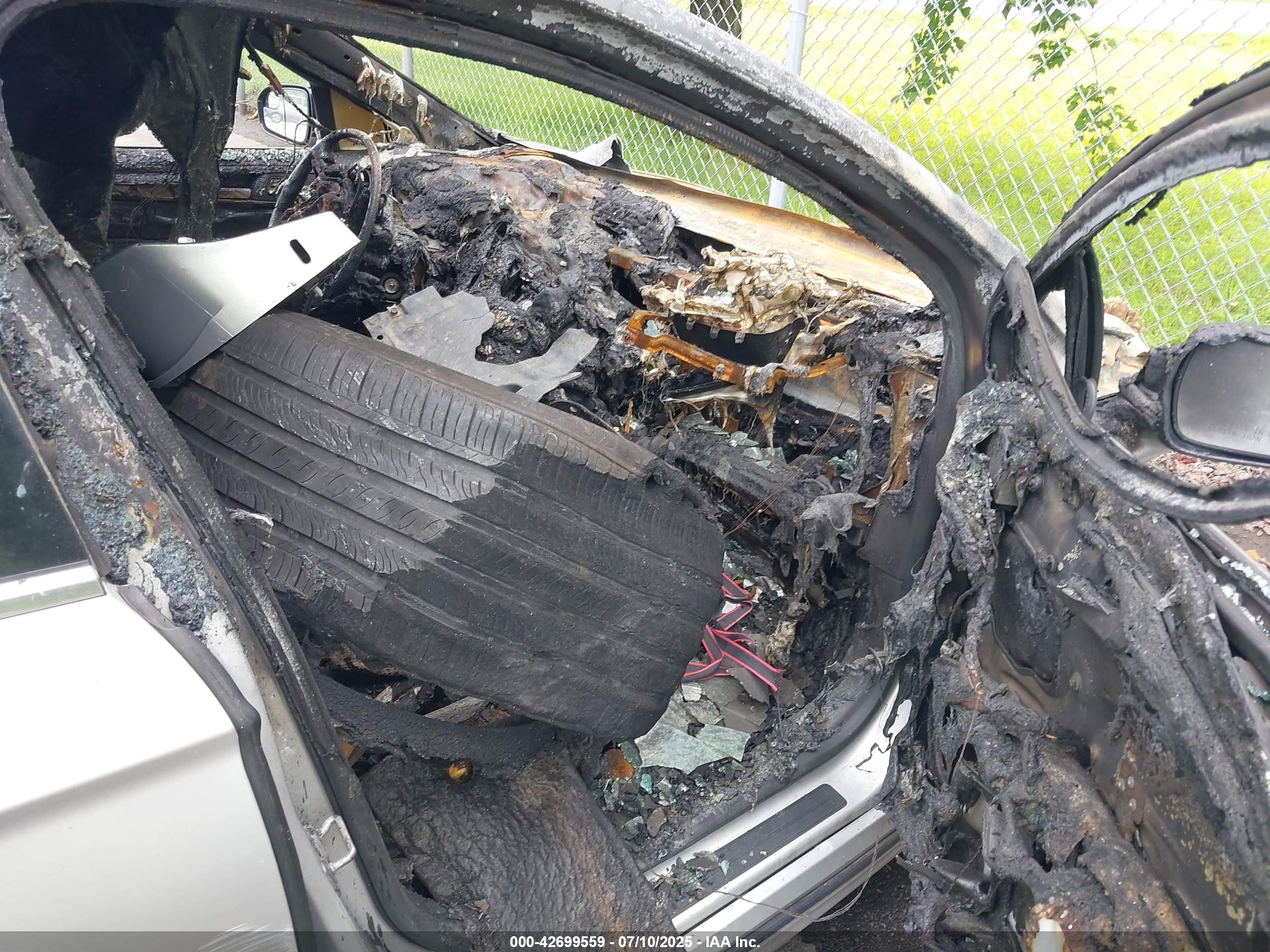 FORD FUSION image 5
