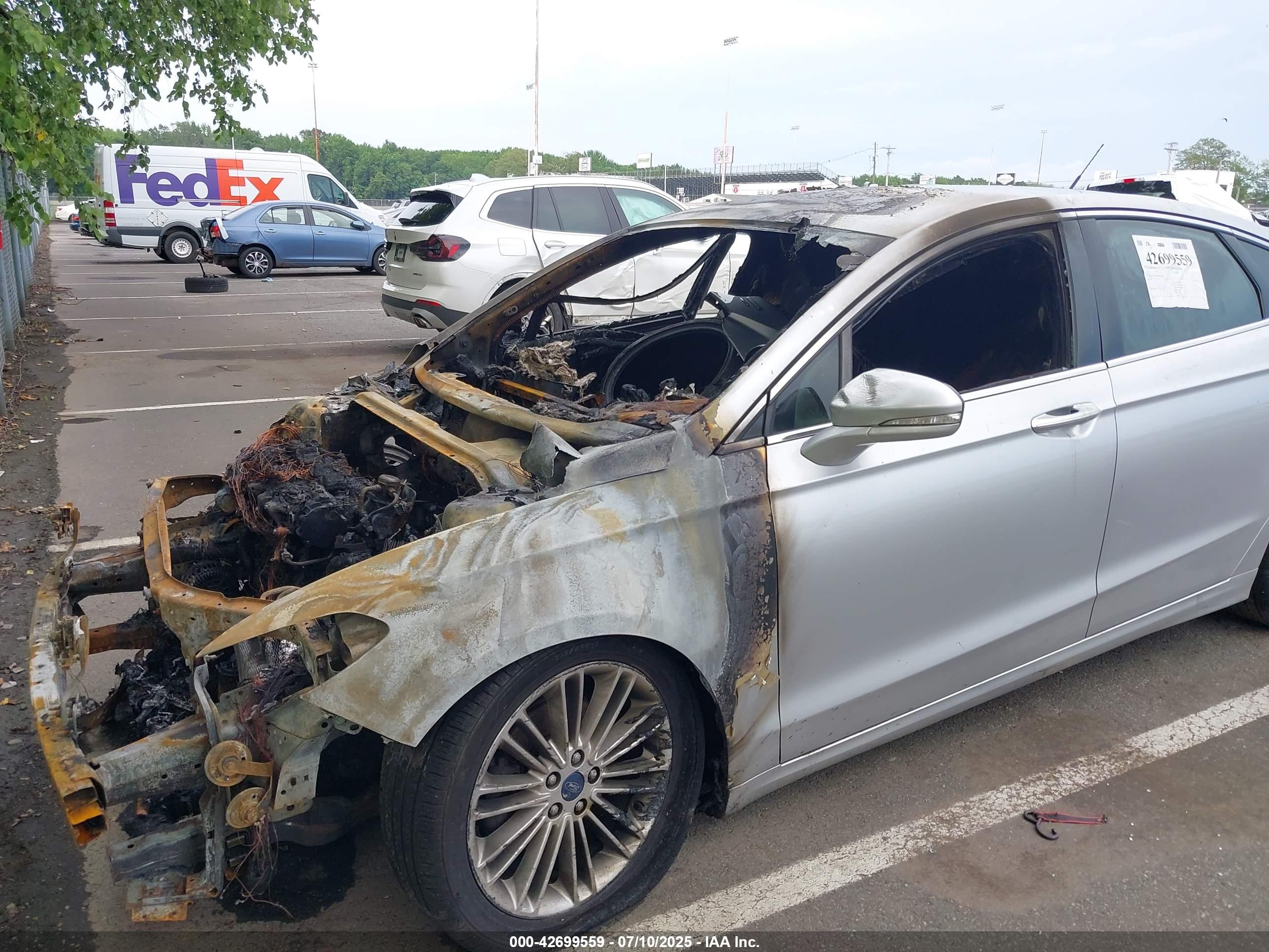 FORD FUSION image 6