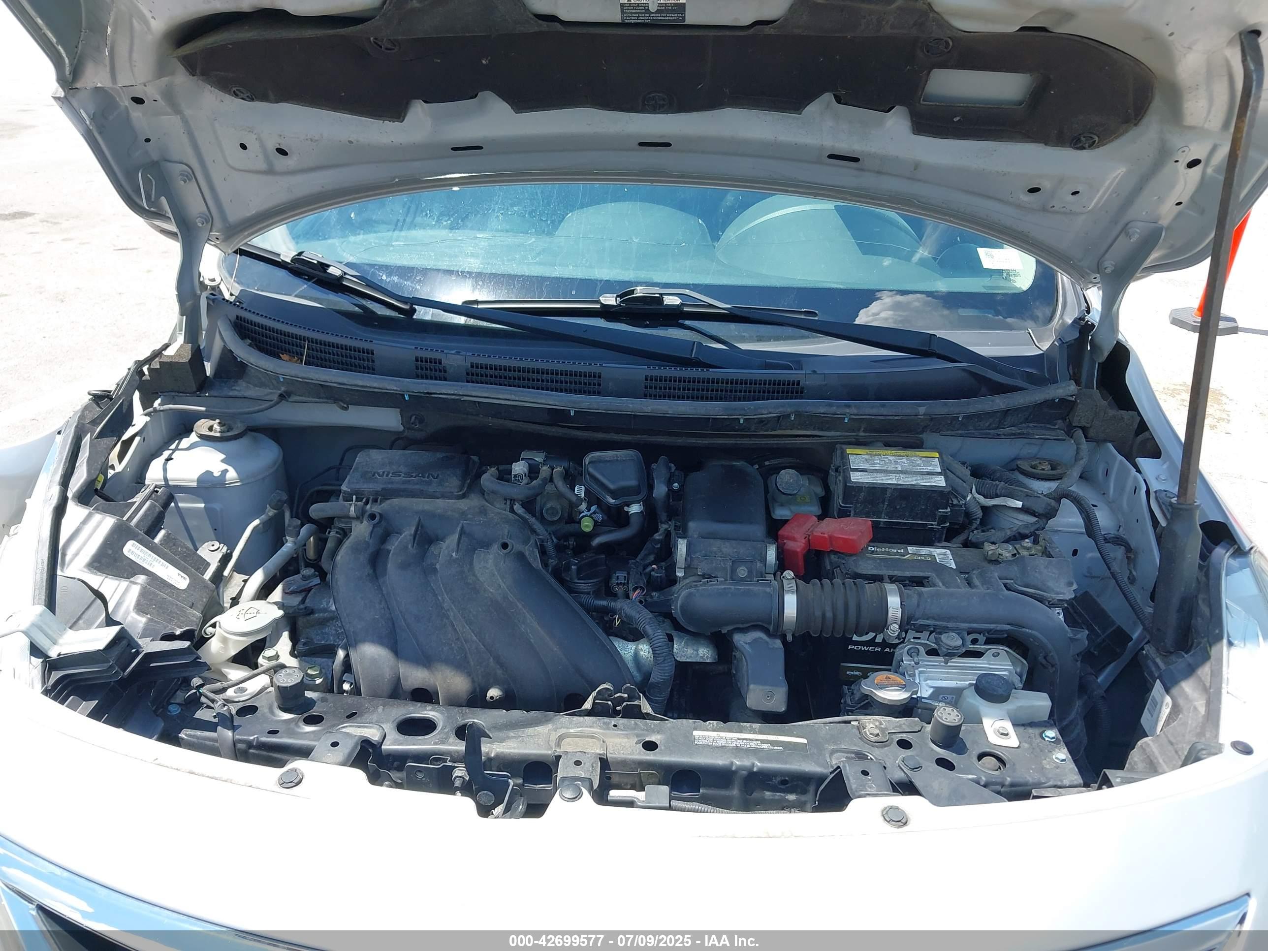 NISSAN VERSA image 10