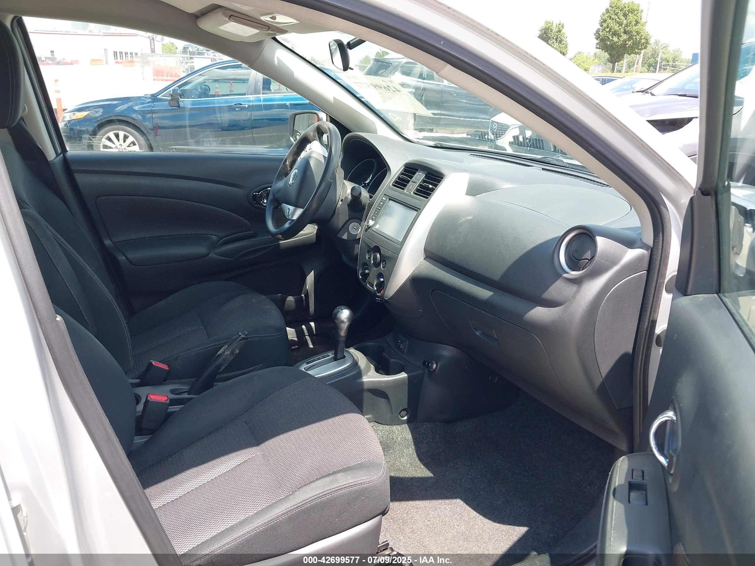 NISSAN VERSA image 5