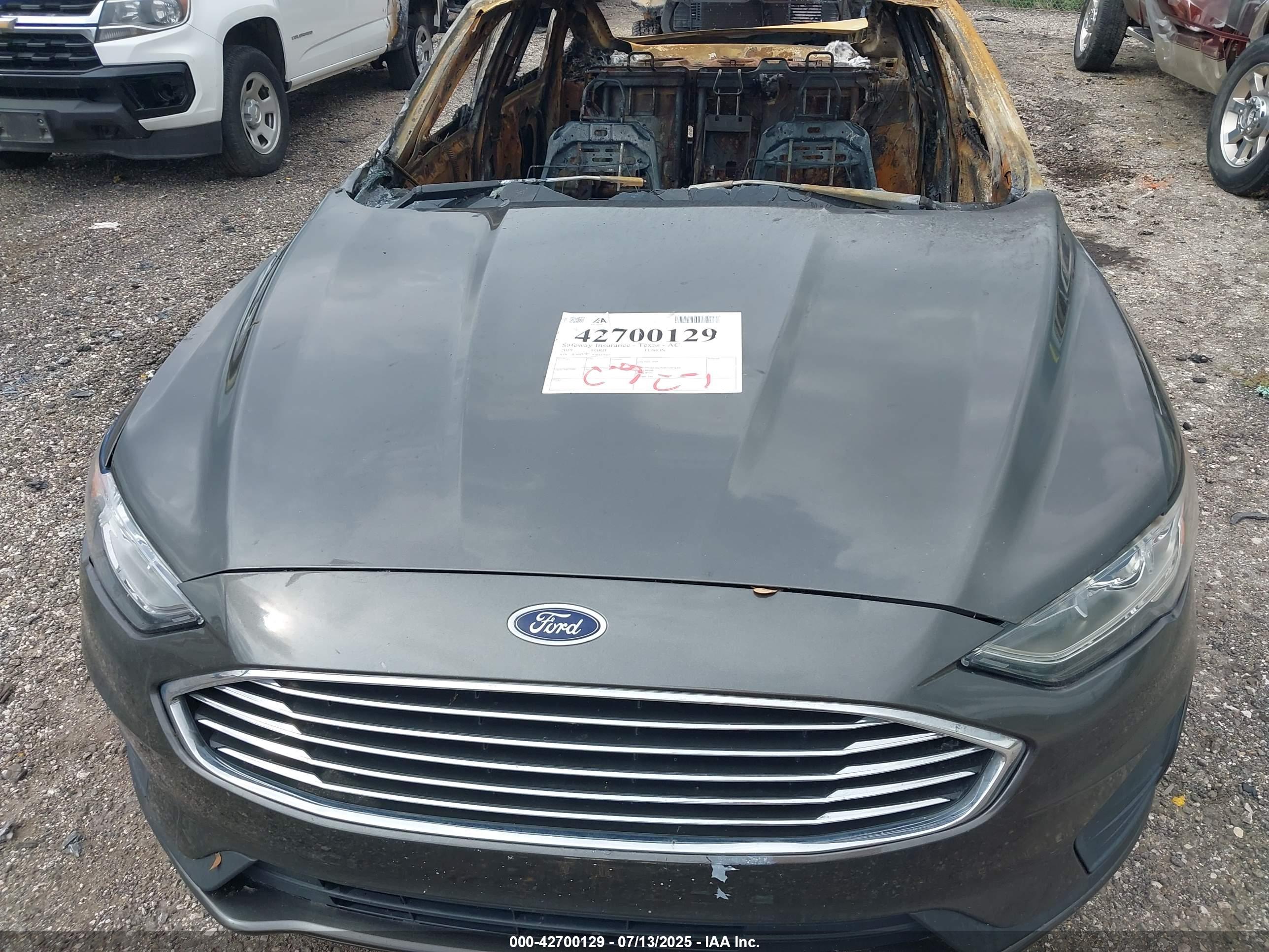 FORD FUSION image 10