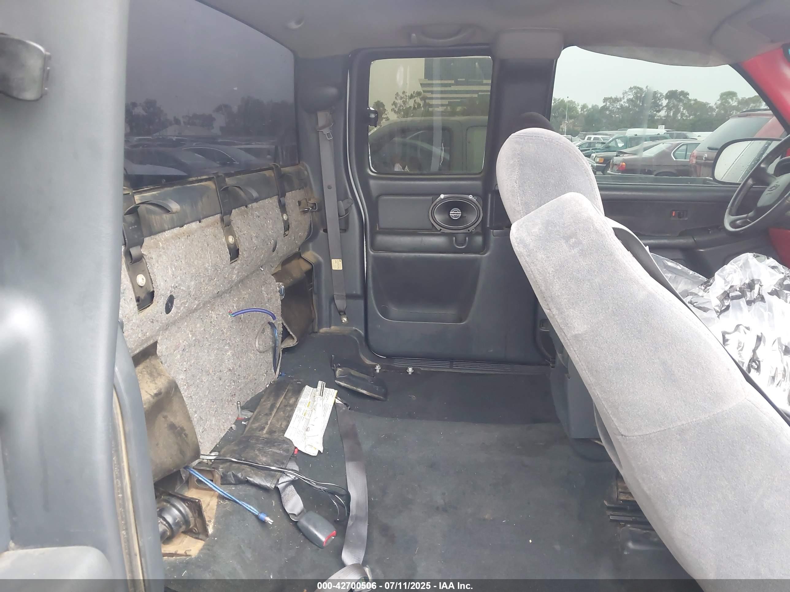 CHEVROLET SILVERADO image 8