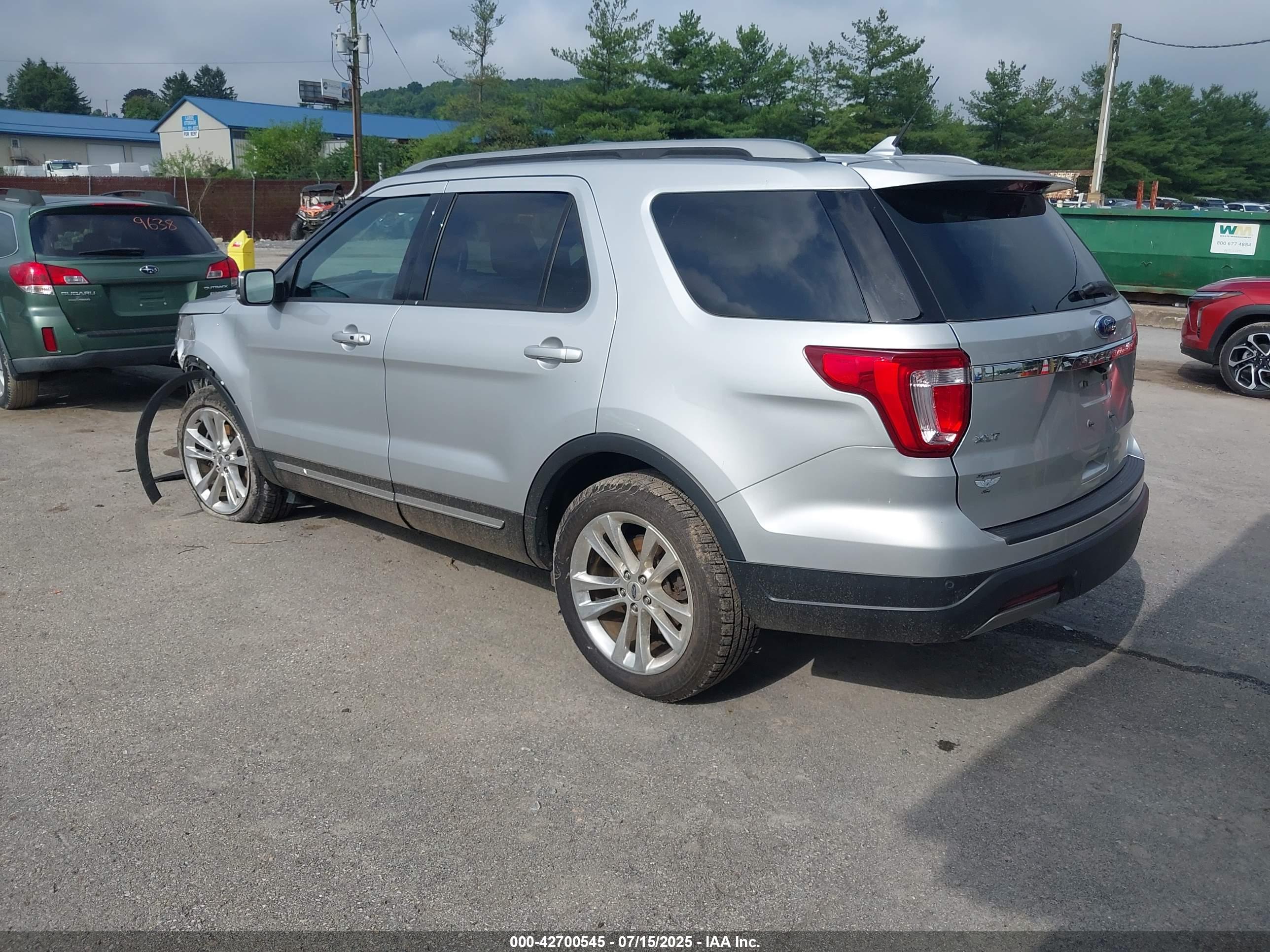 FORD EXPLORER image 3