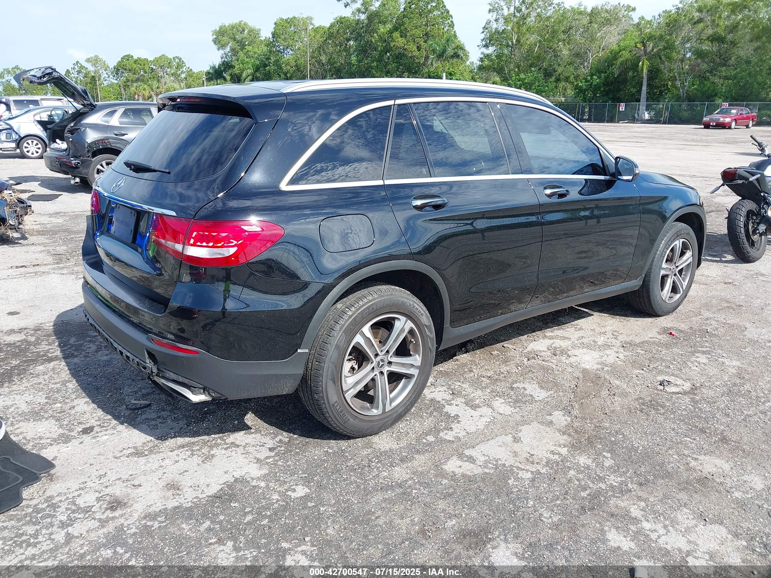 MERCEDES-BENZ GLC image 4