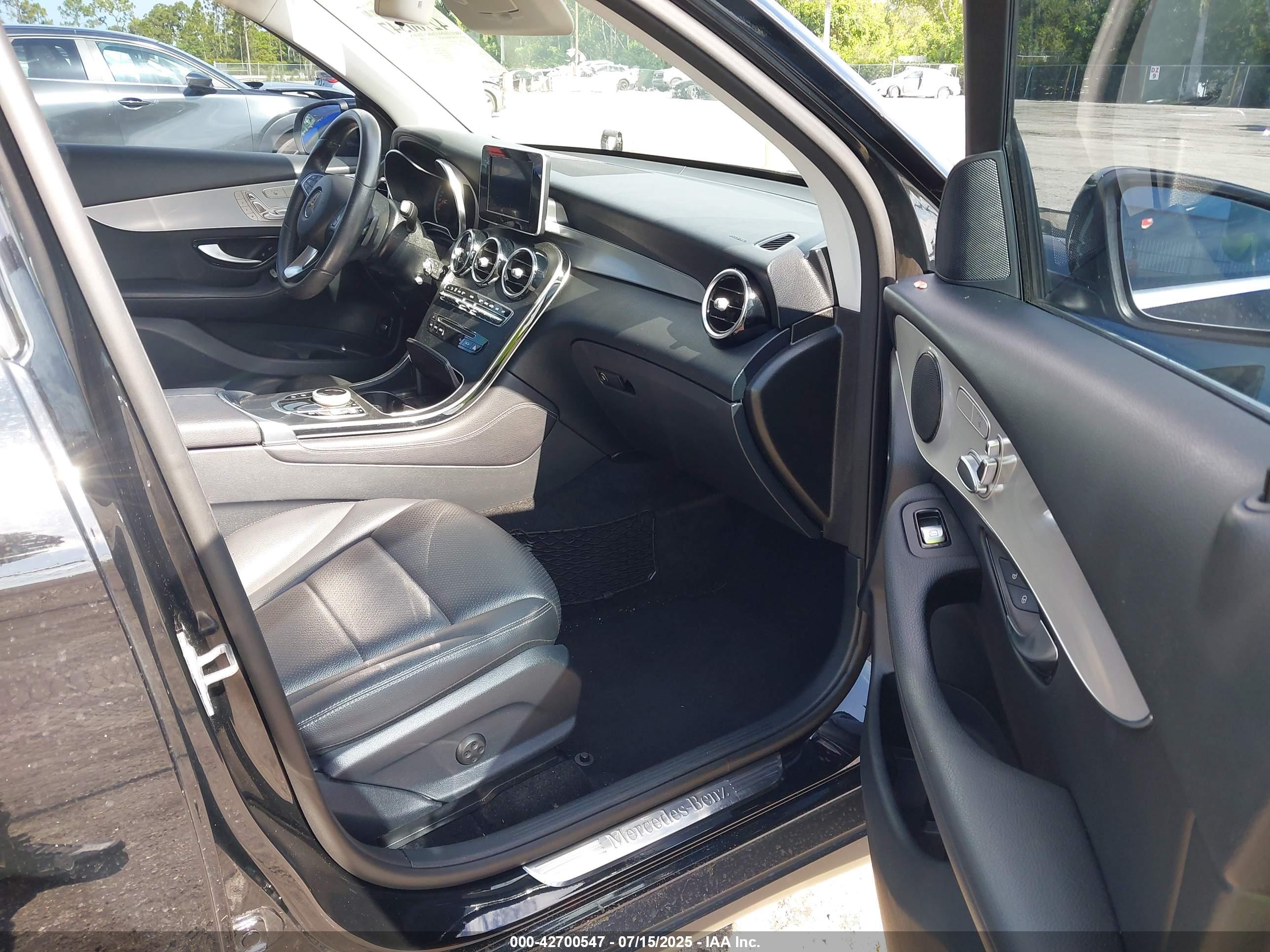 MERCEDES-BENZ GLC image 5