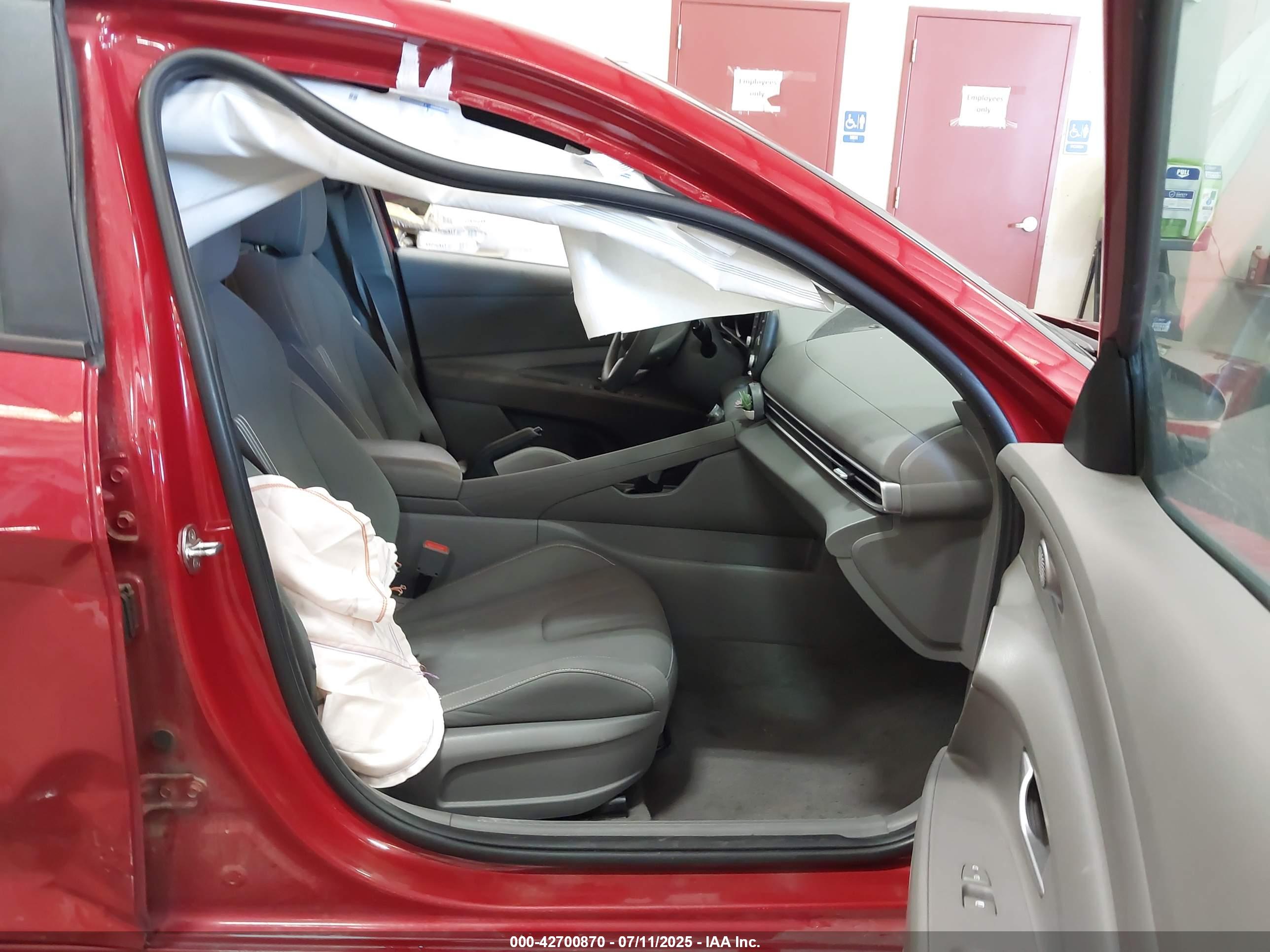 HYUNDAI ELANTRA image 5